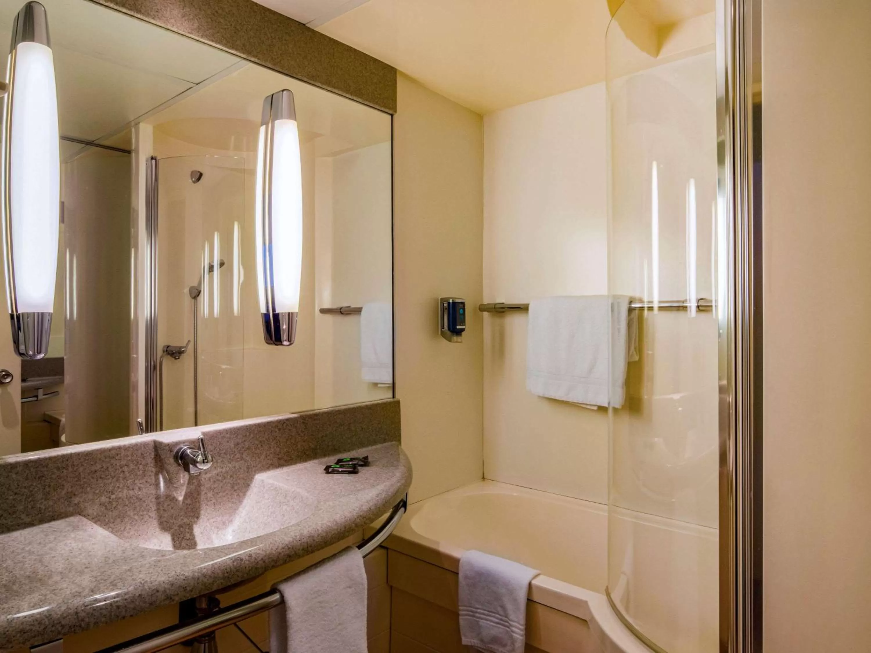 Classic Double Room with Sofa in Novotel Le Mans