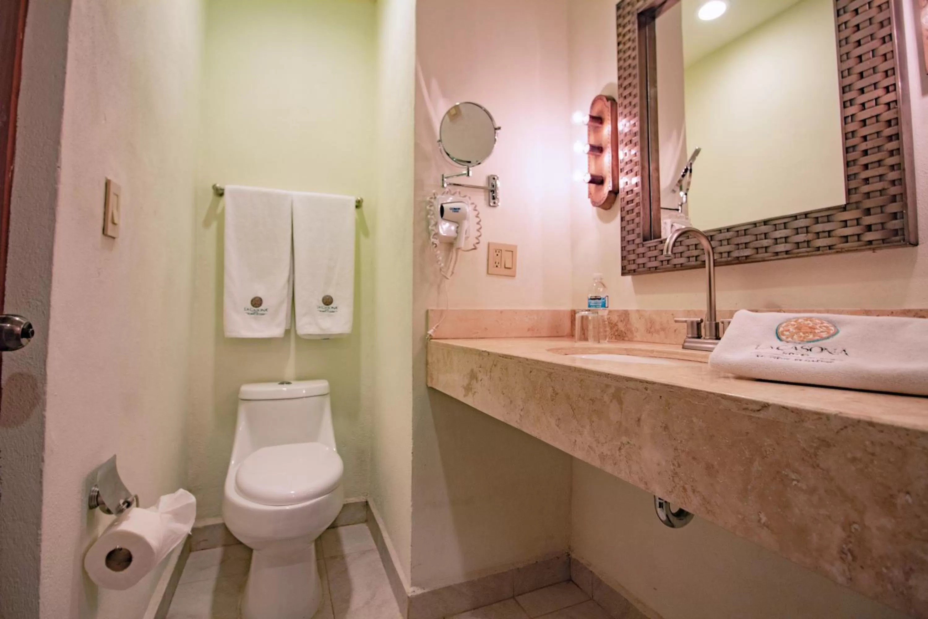 Bathroom in Hotel La Casona 30