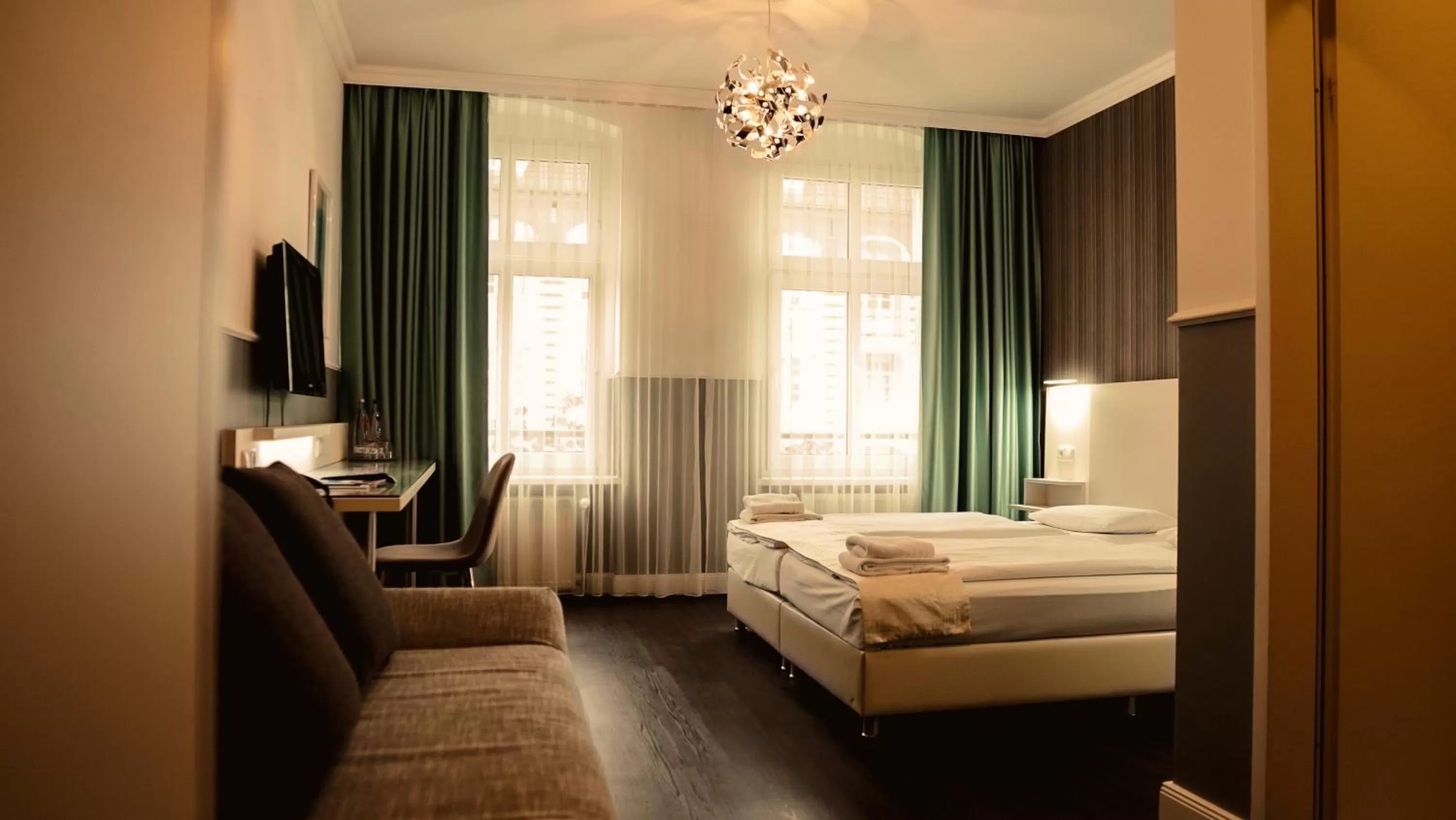 Photo of the whole room, Bed in Hotel Prens Berlin
