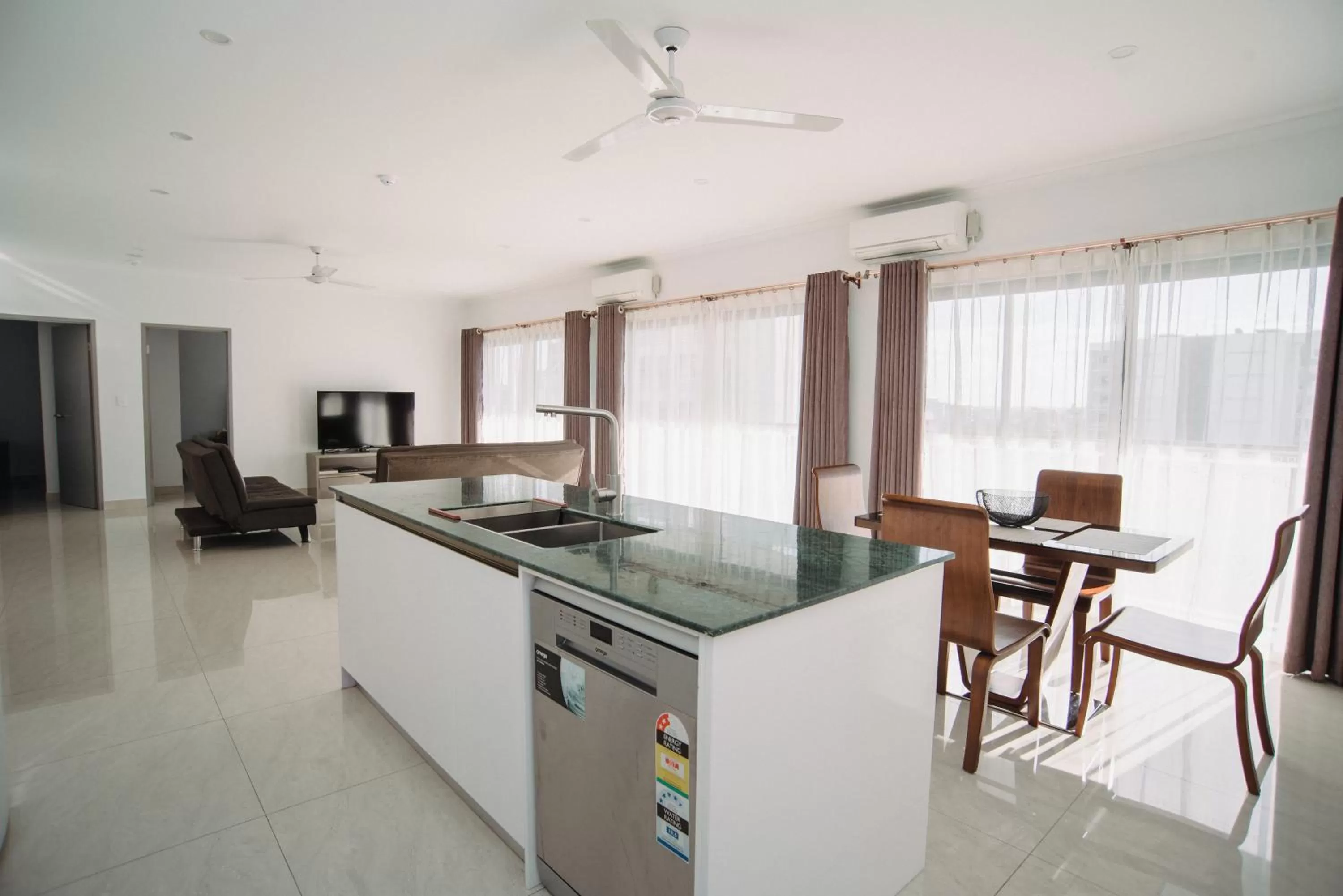 Dining area in Darwin City Hotel