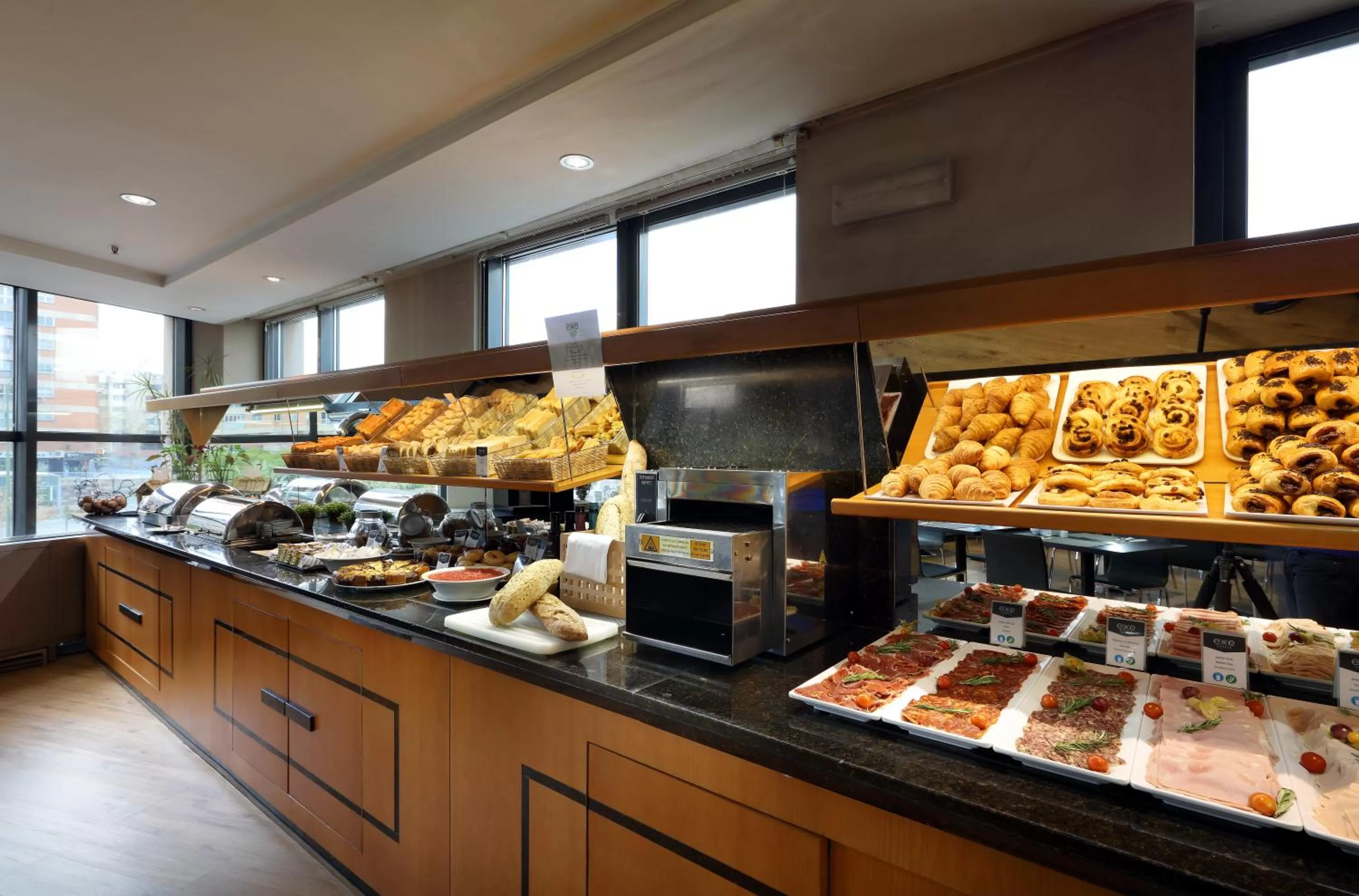 Food and drinks in Exe Plaza