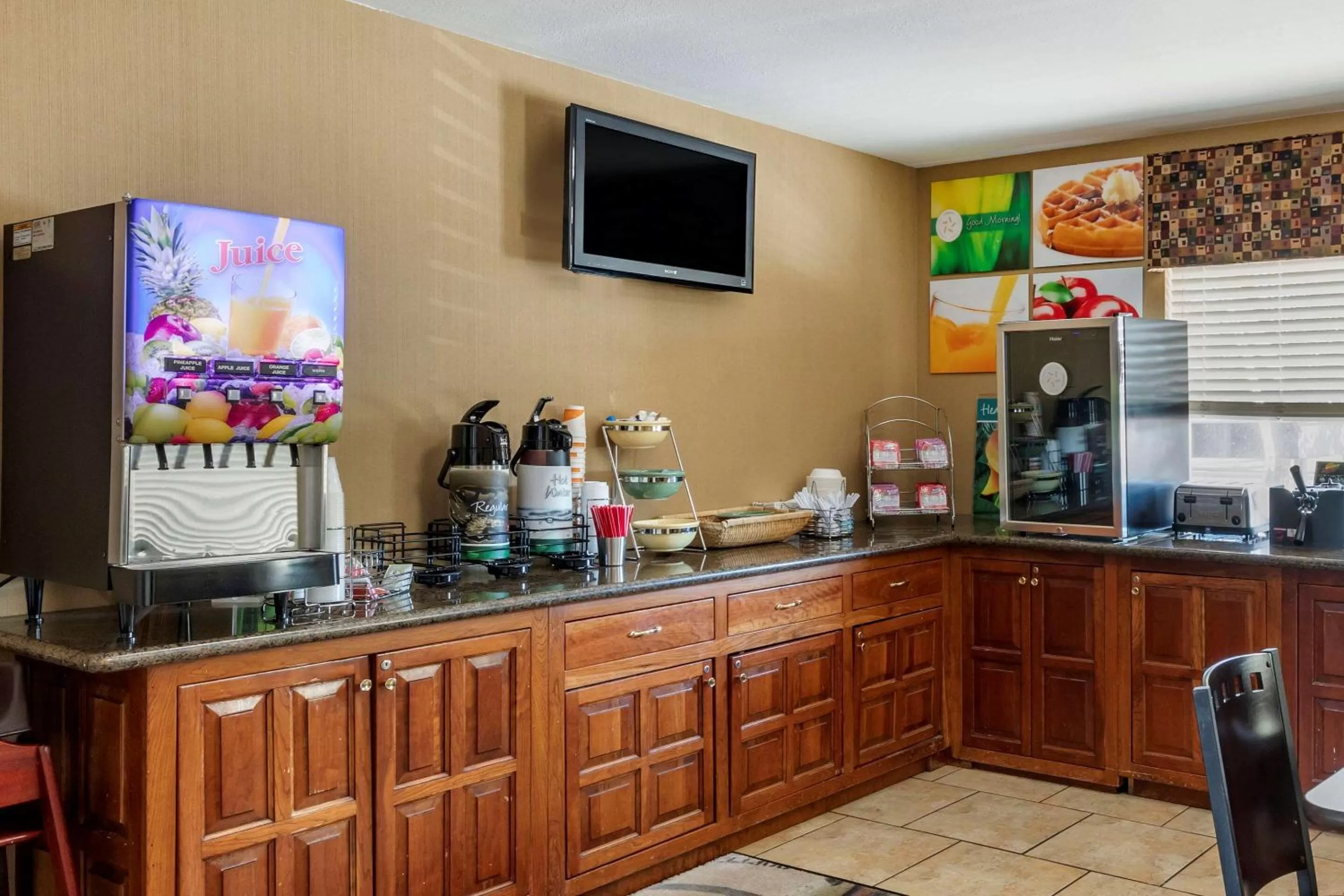 Restaurant/places to eat in Quality Inn Russellville I-40