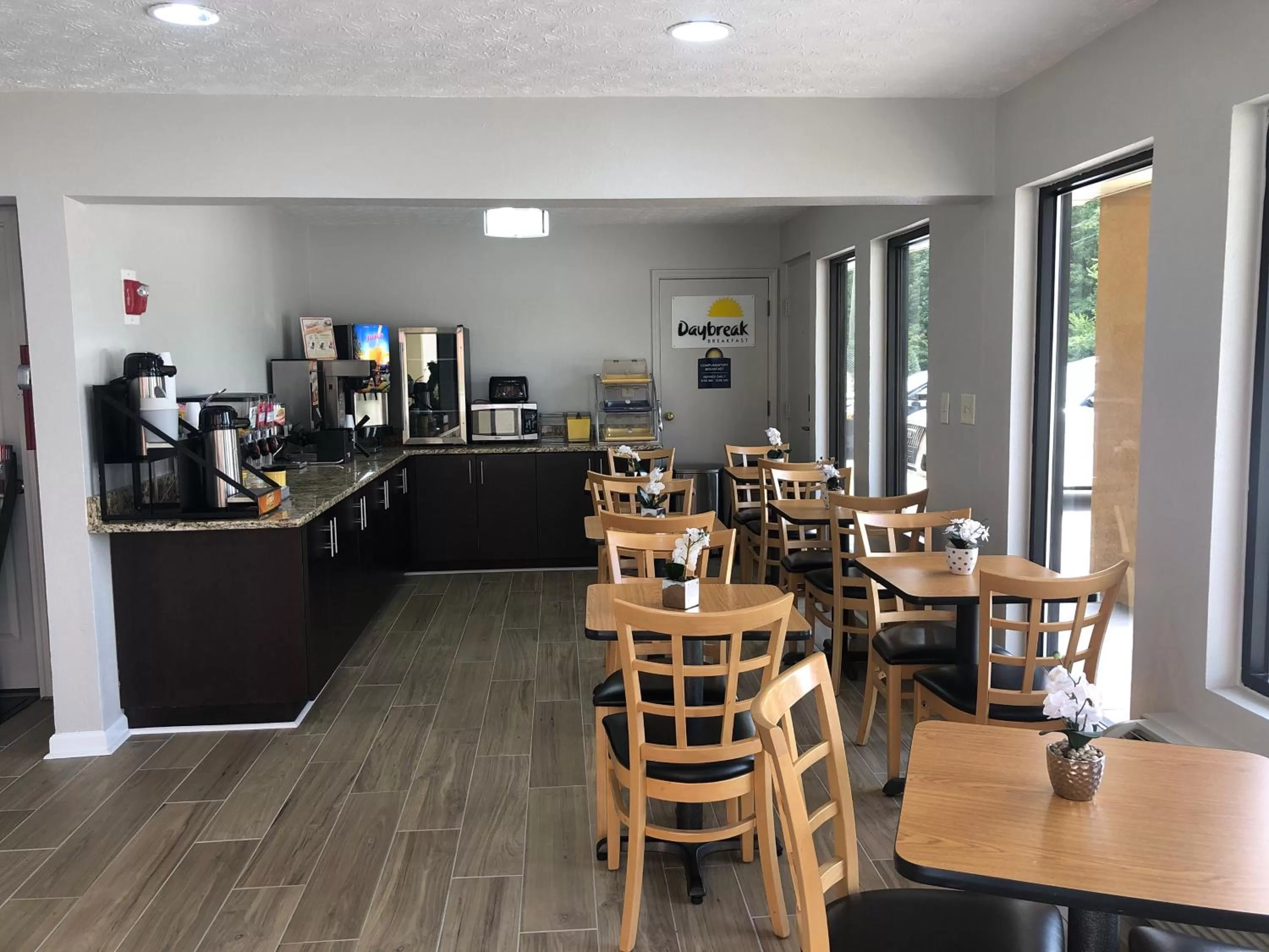 Restaurant/places to eat in Days Inn by Wyndham Douglasville-Atlanta-Fairburn Road