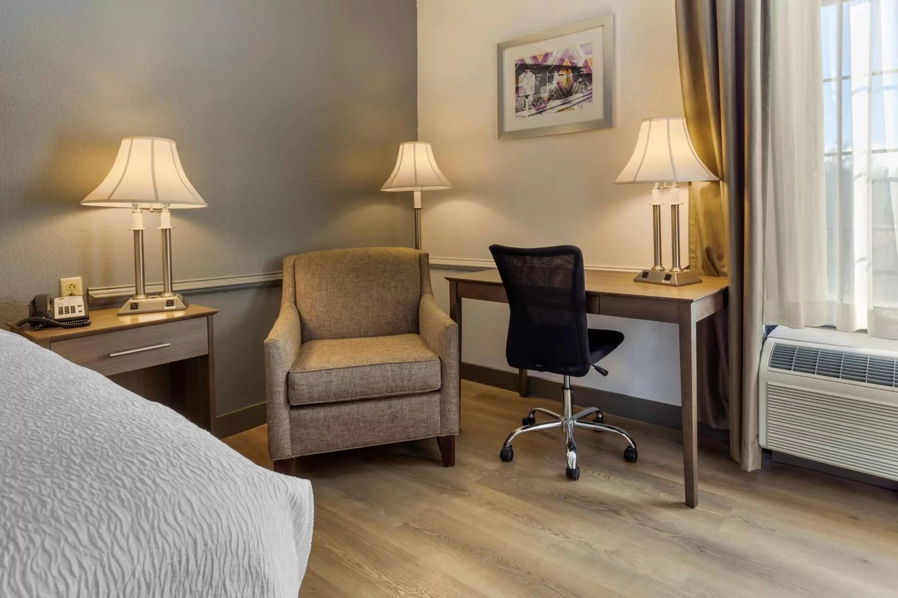 Bedroom in Best Western Plus South Hill Inn