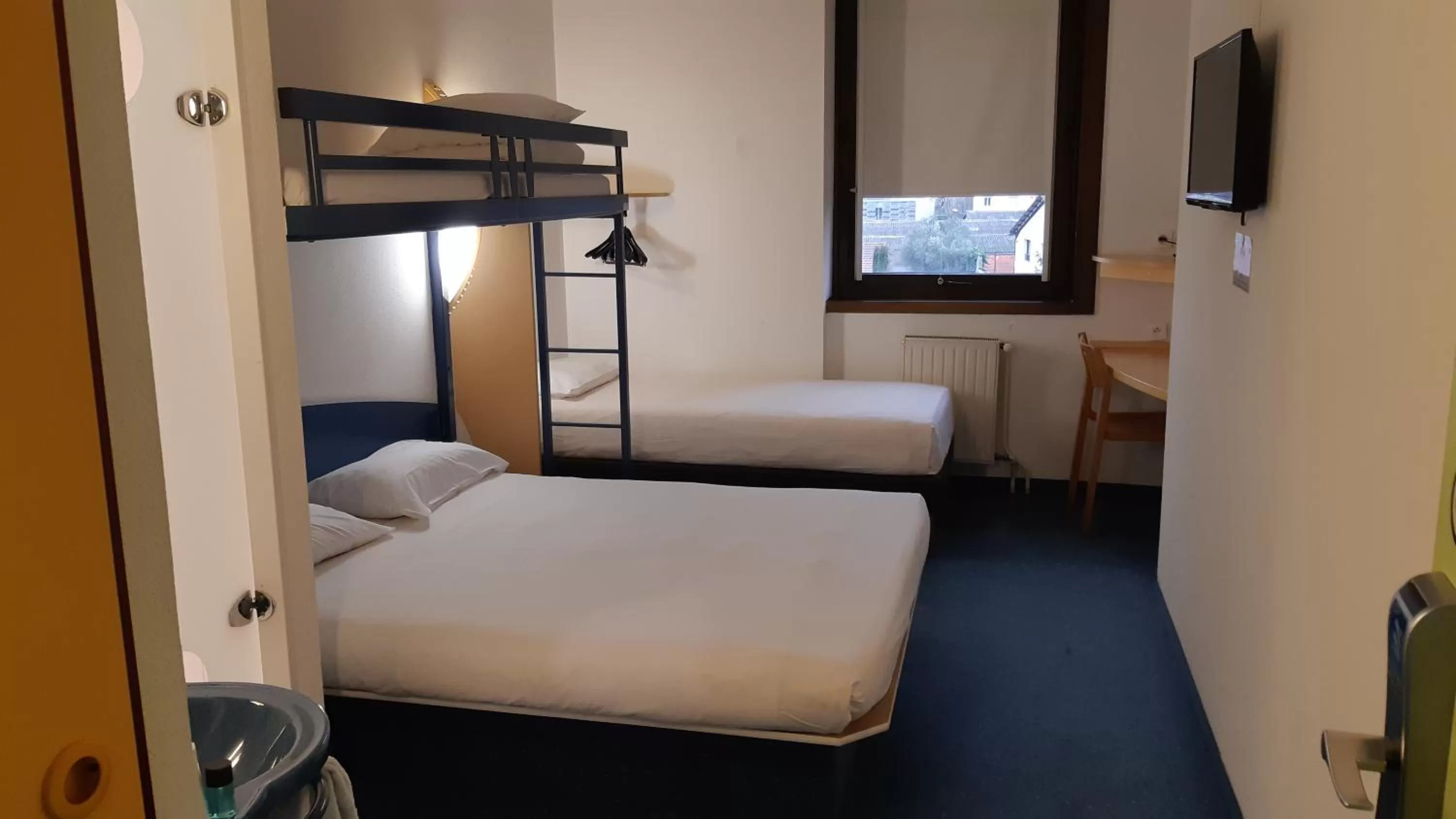 Photo of the whole room, Bed in Kyriad Direct Montauban Centre