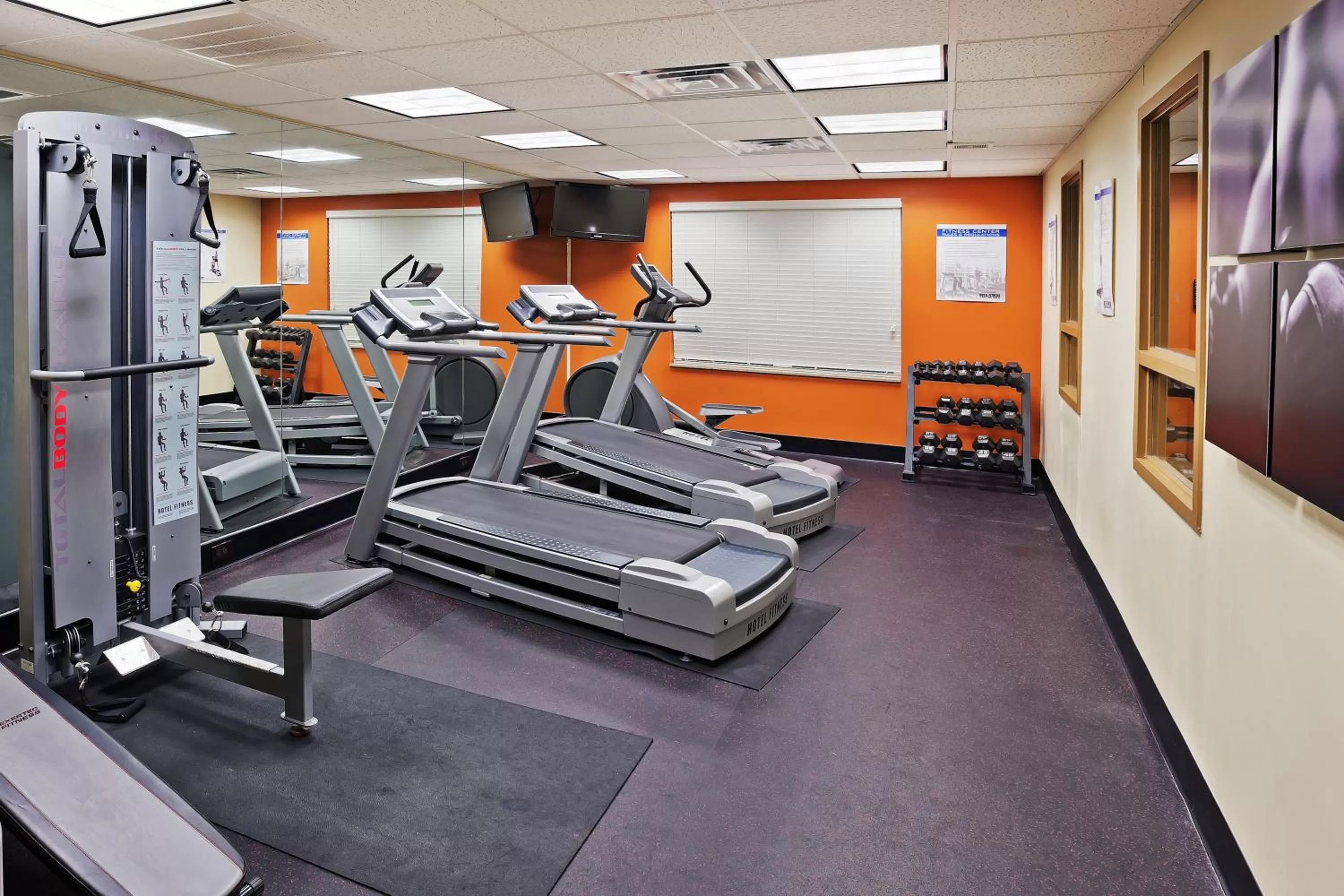 Fitness centre/facilities in Country Inn & Suites by Radisson, Texarkana, TX