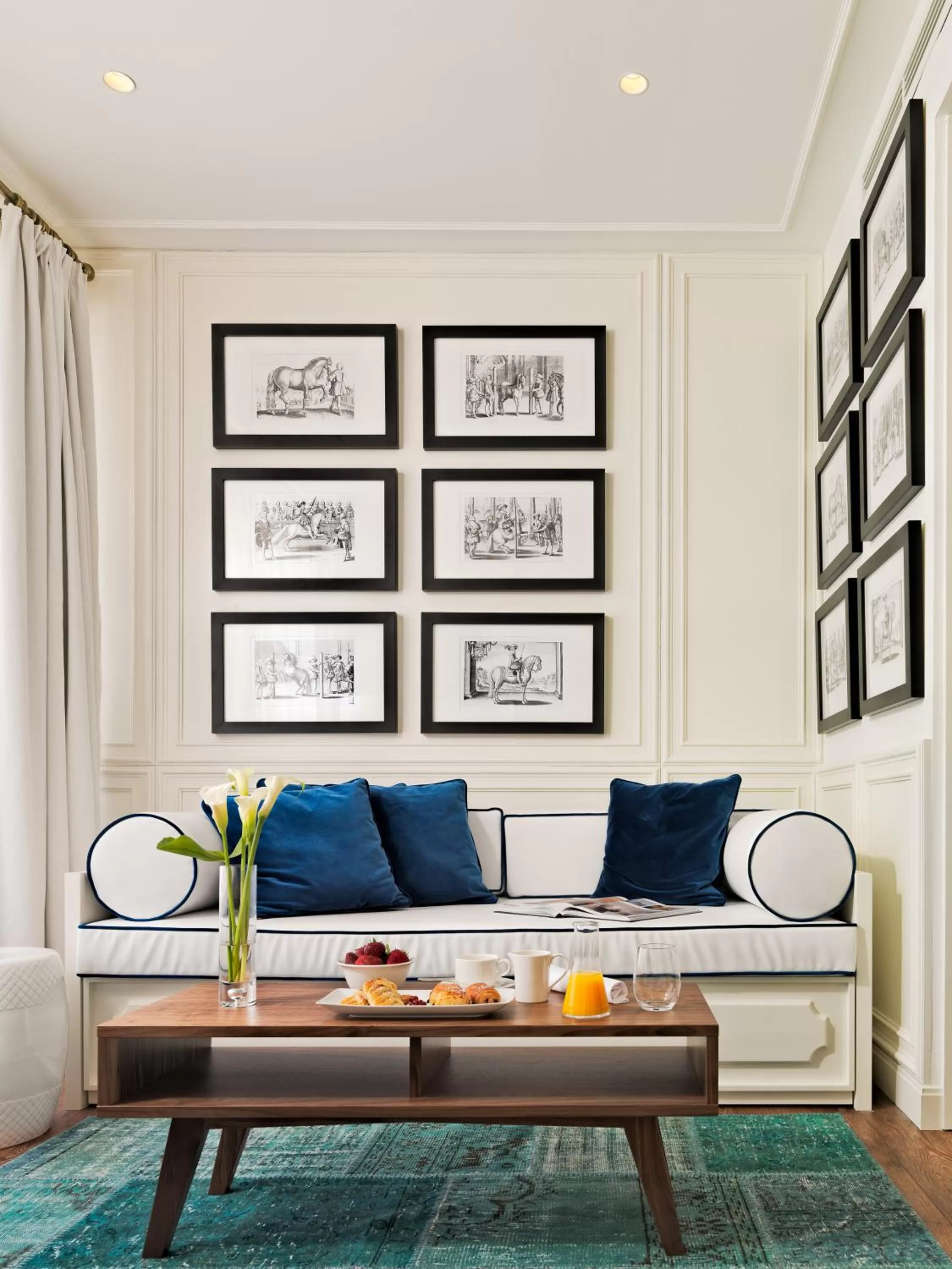 Living room in H10 Duque de Loule