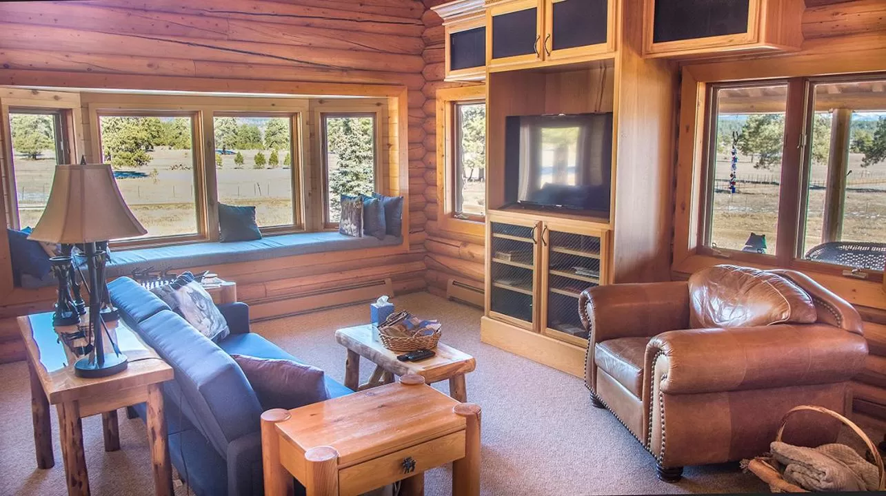 Seasons, Seating Area in Elktrace Bed and Breakfast