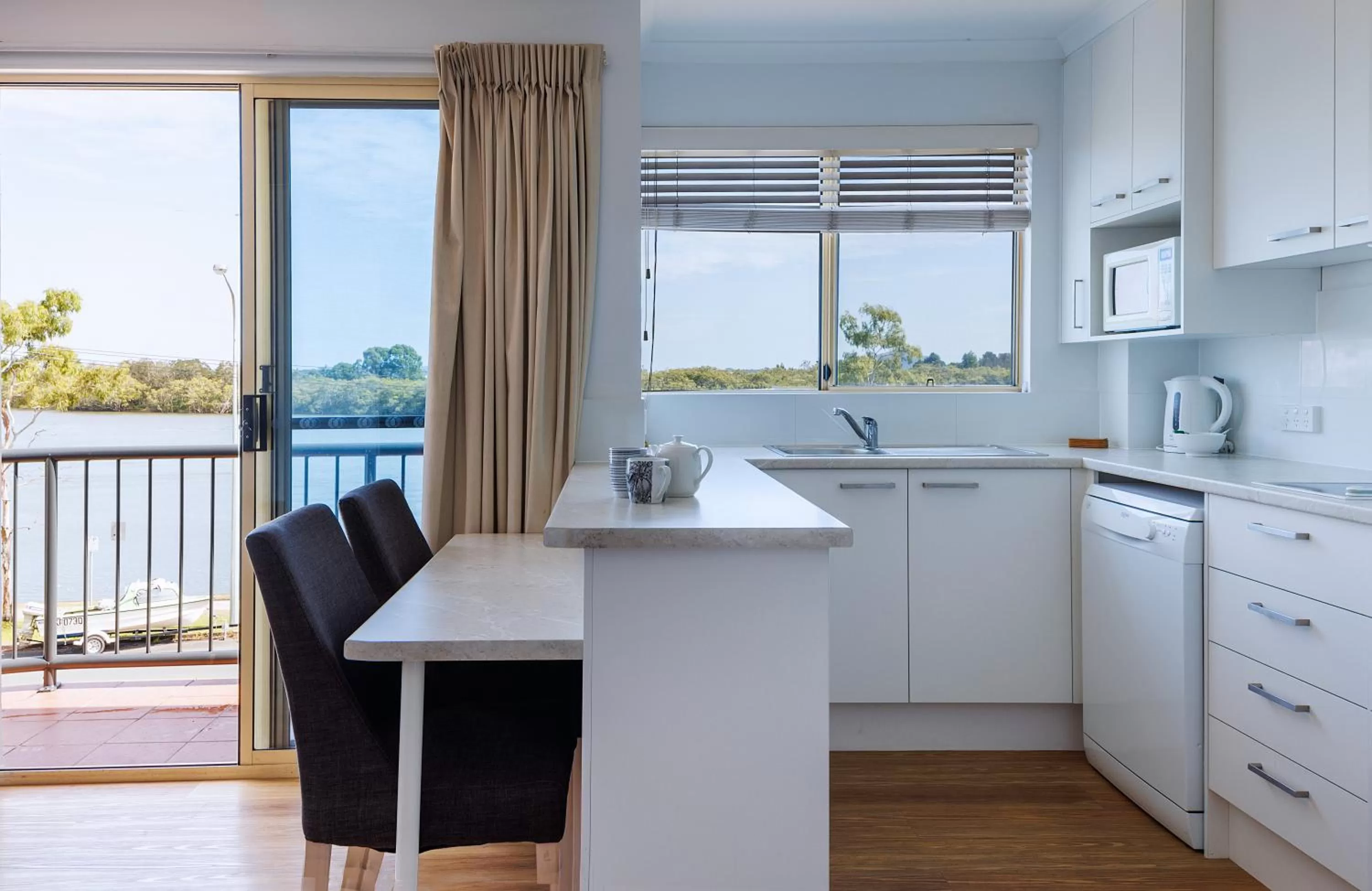 Kitchen or kitchenette in River Sands Apartments