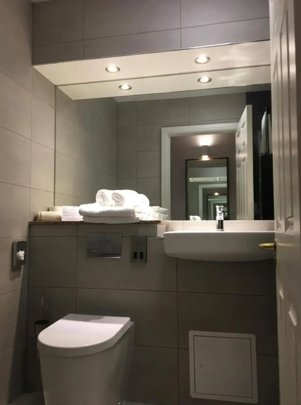 Double & Single Room in Belvedere Hotel, Dublin City Centre Double & Single Room in Belvedere Hotel, Dublin City Centre