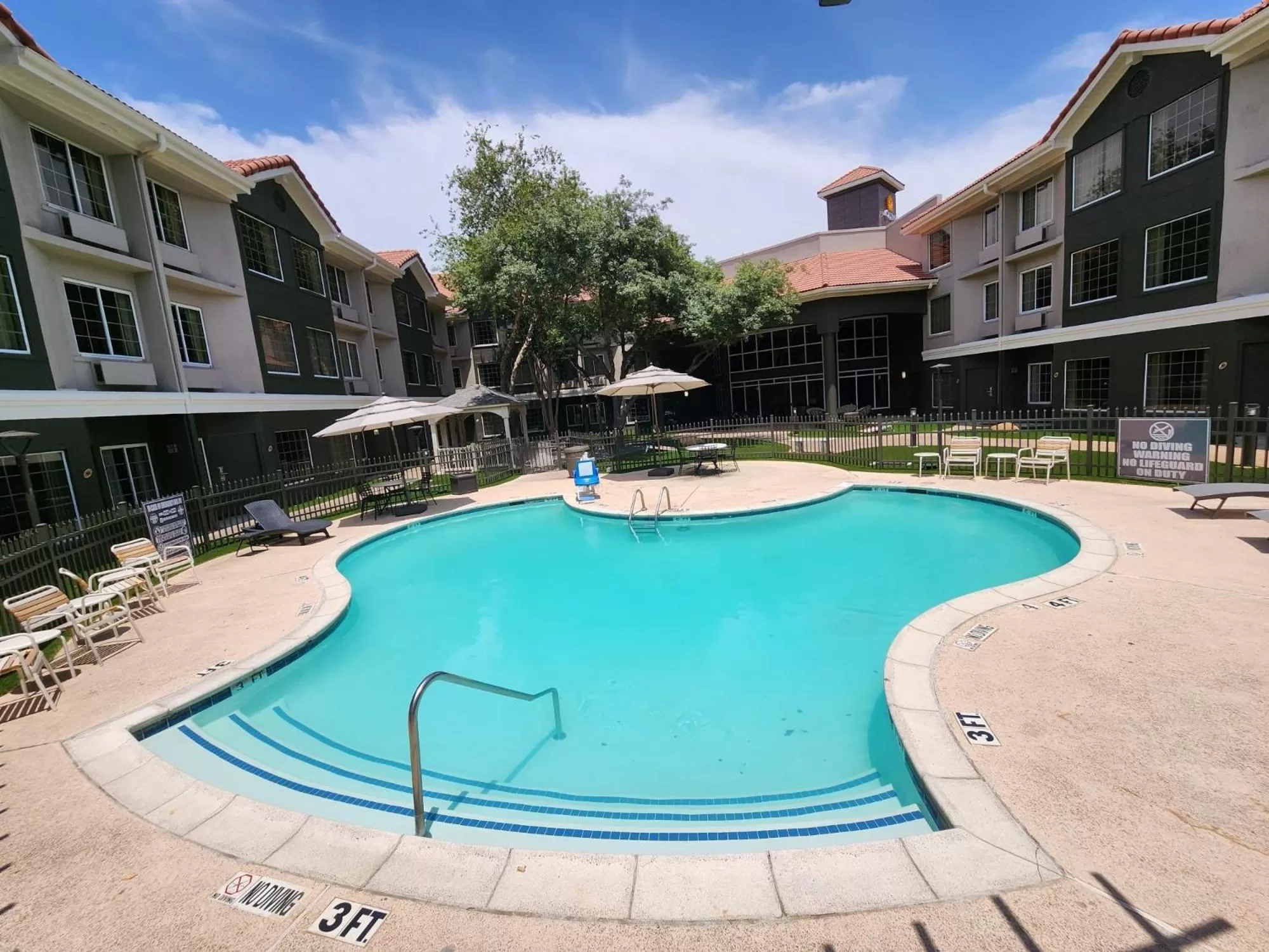 La Quinta by Wyndham Dallas - Addison Galleria