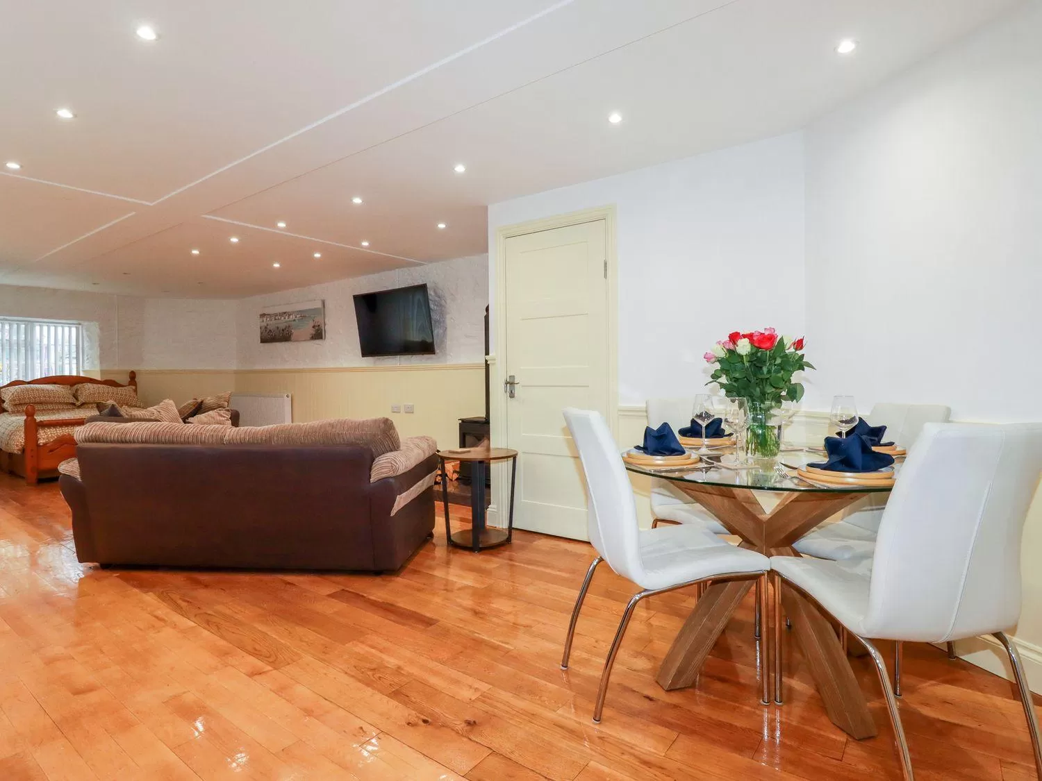 TV and multimedia, Dining Area in Carew Lodge & Loft