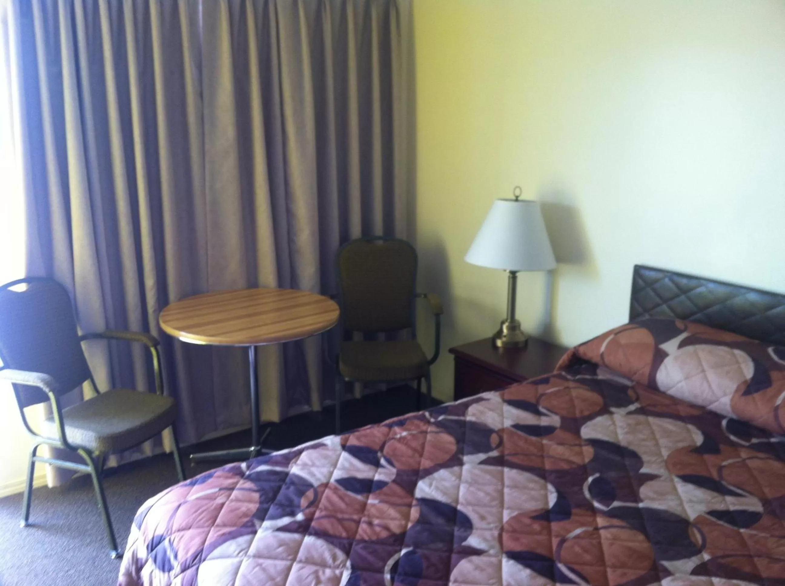 Bed in Wheel Inn Motel