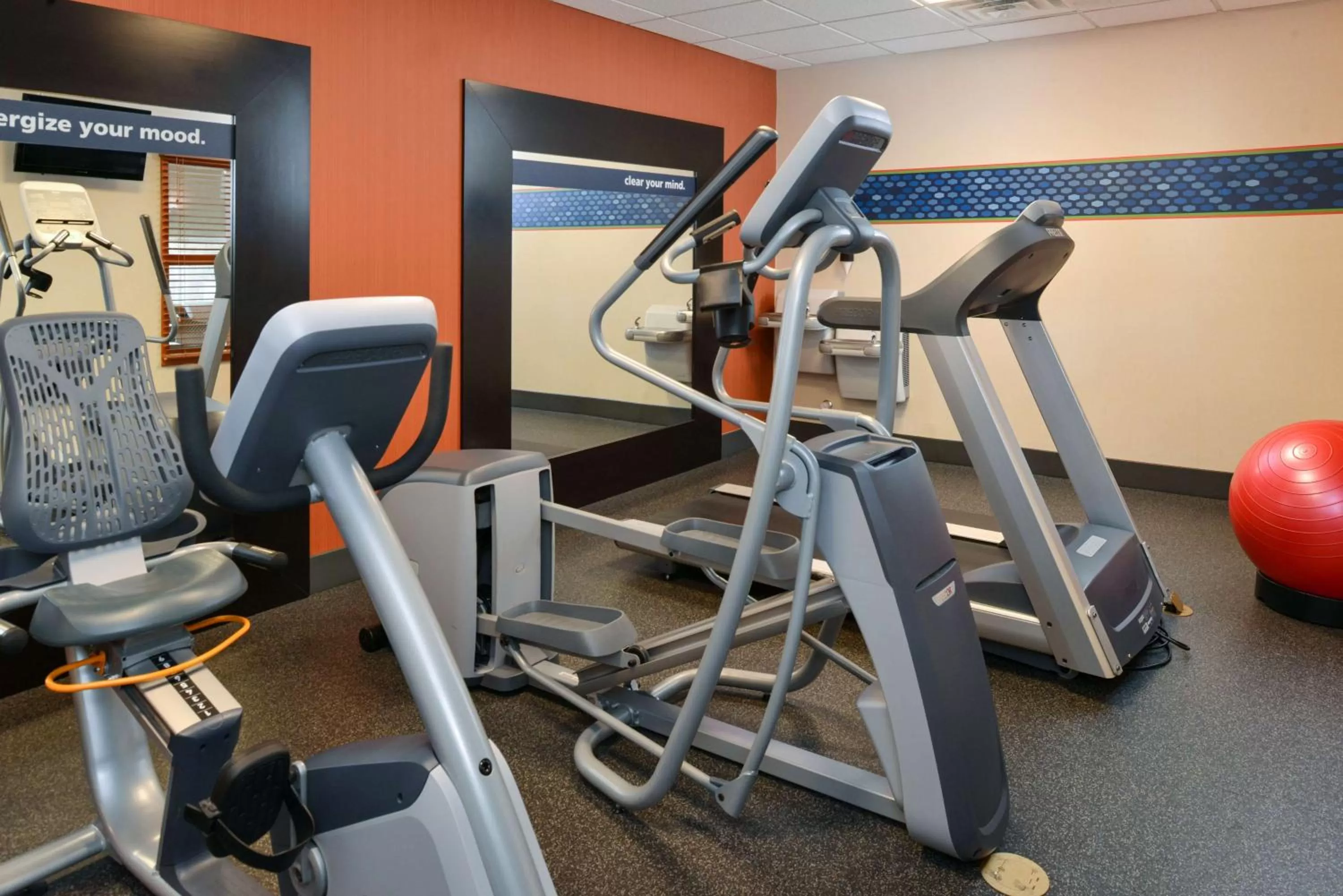 Fitness centre/facilities in Hampton Inn & Suites - Coors Road