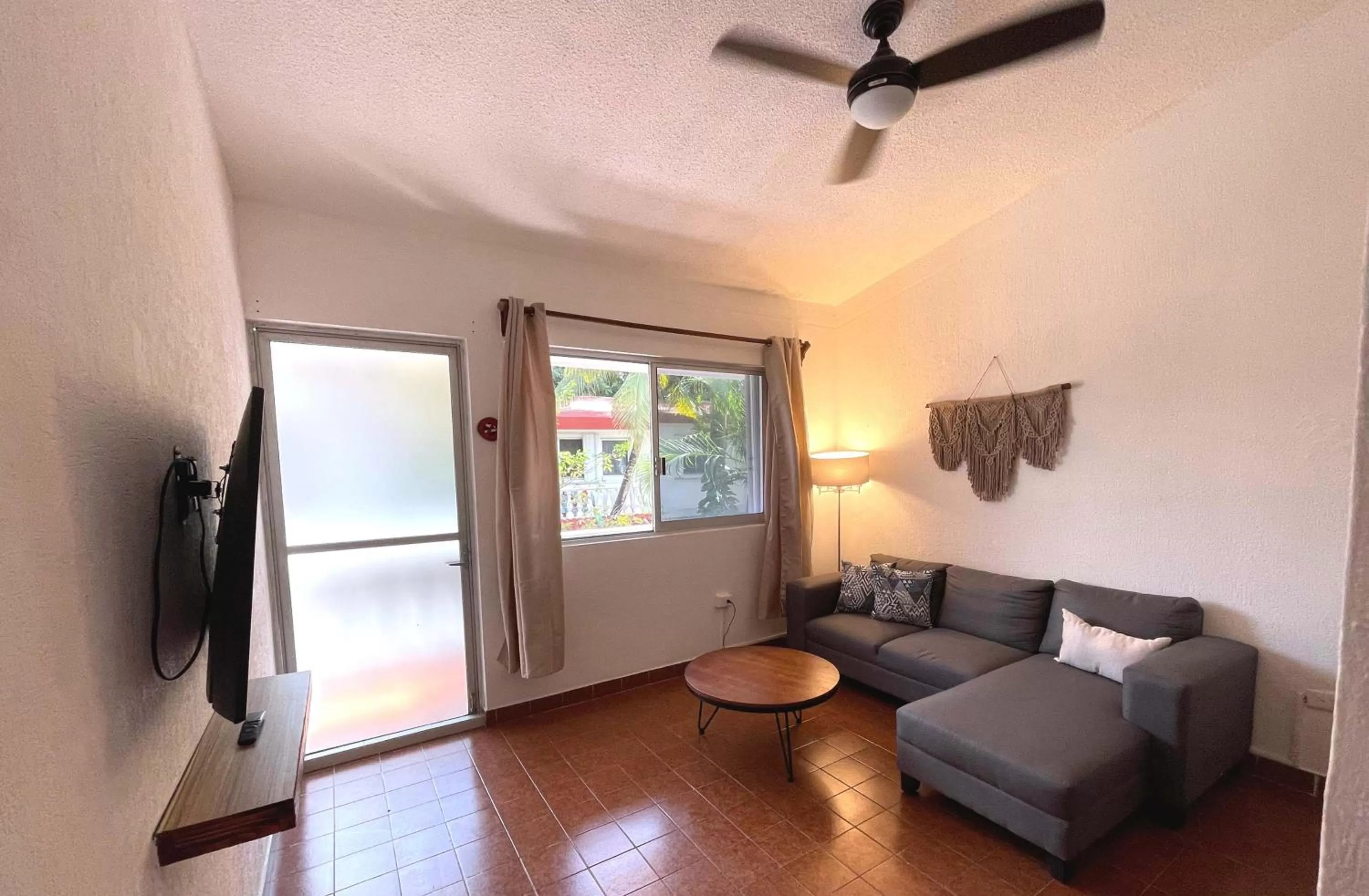 TV and multimedia in Hotel Villas Colibrí Suites & Bungalows