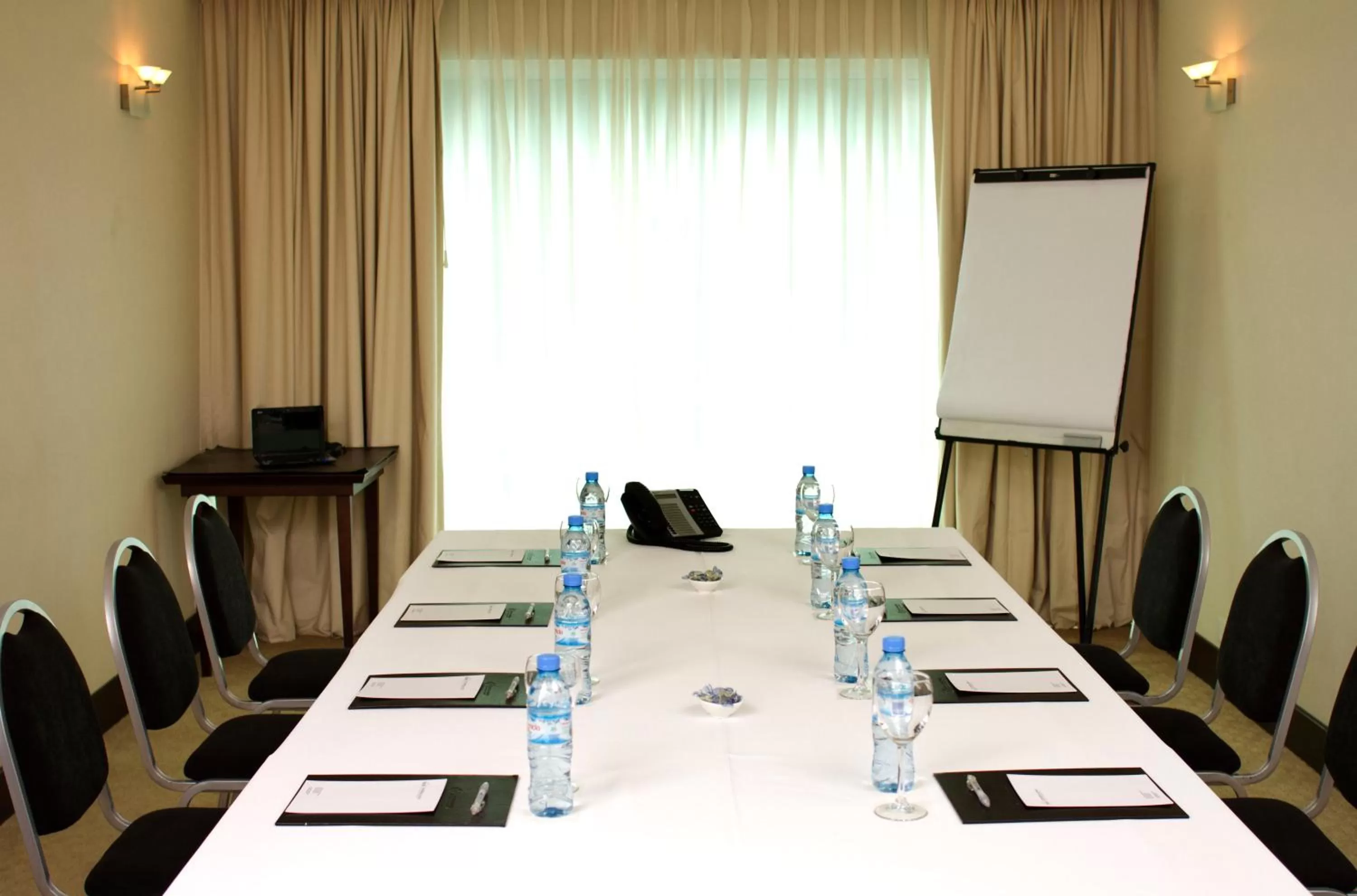 Communal lounge/ TV room in Eurobuilding Hotel Boutique Buenos Aires