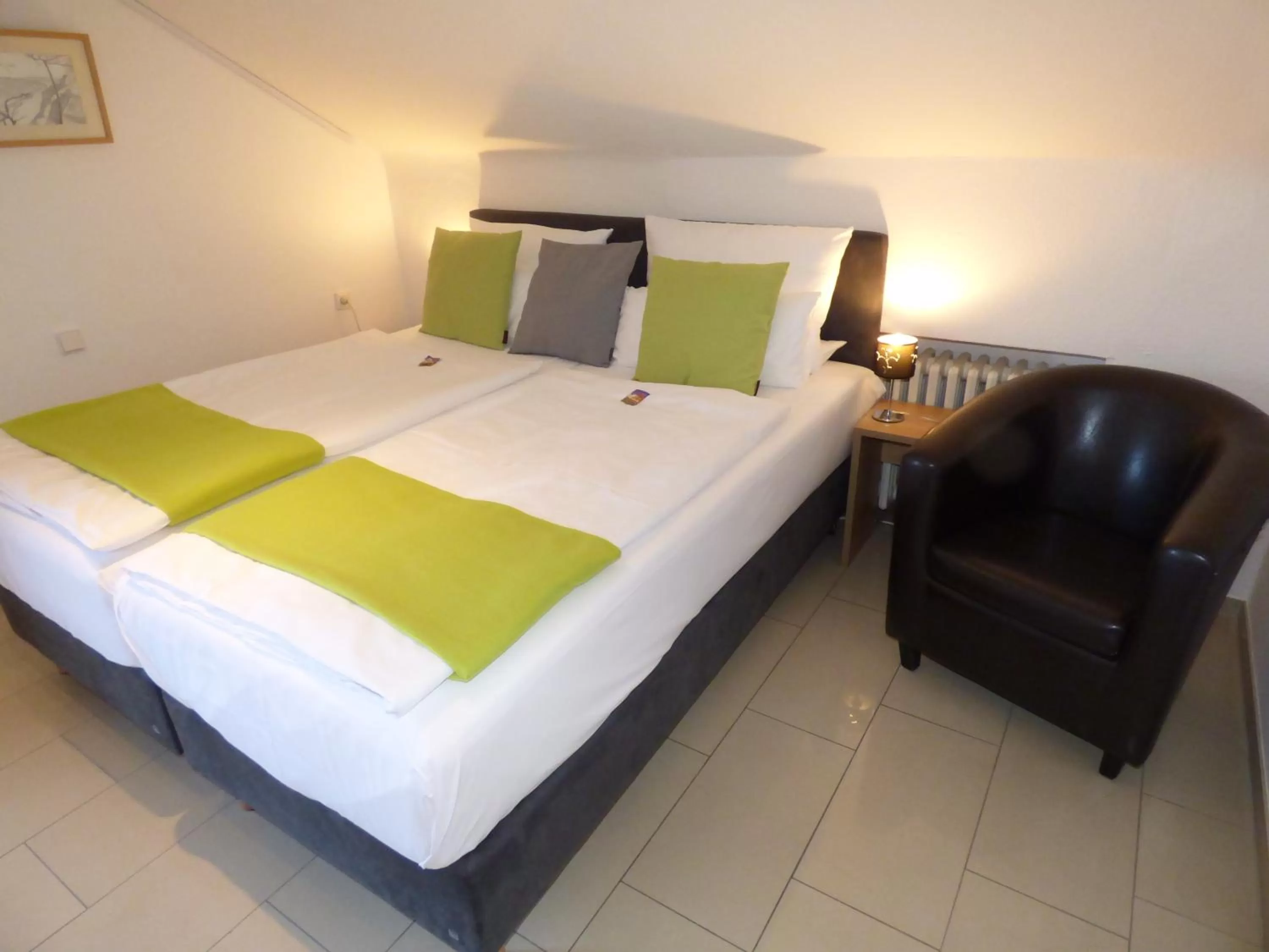 Bed in Hotel Art Inn Dinslaken