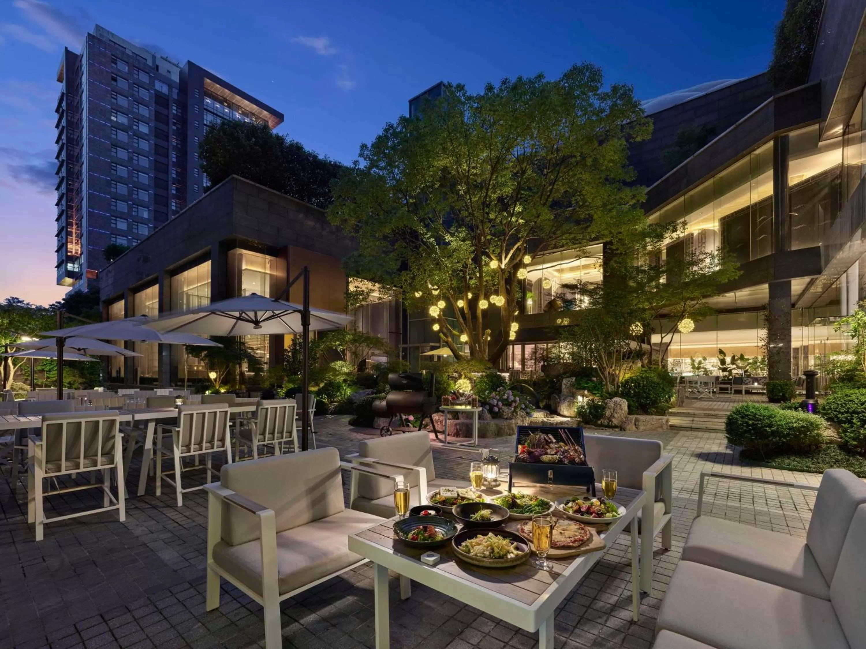 Restaurant/places to eat in Hilton Shanghai Hongqiao
