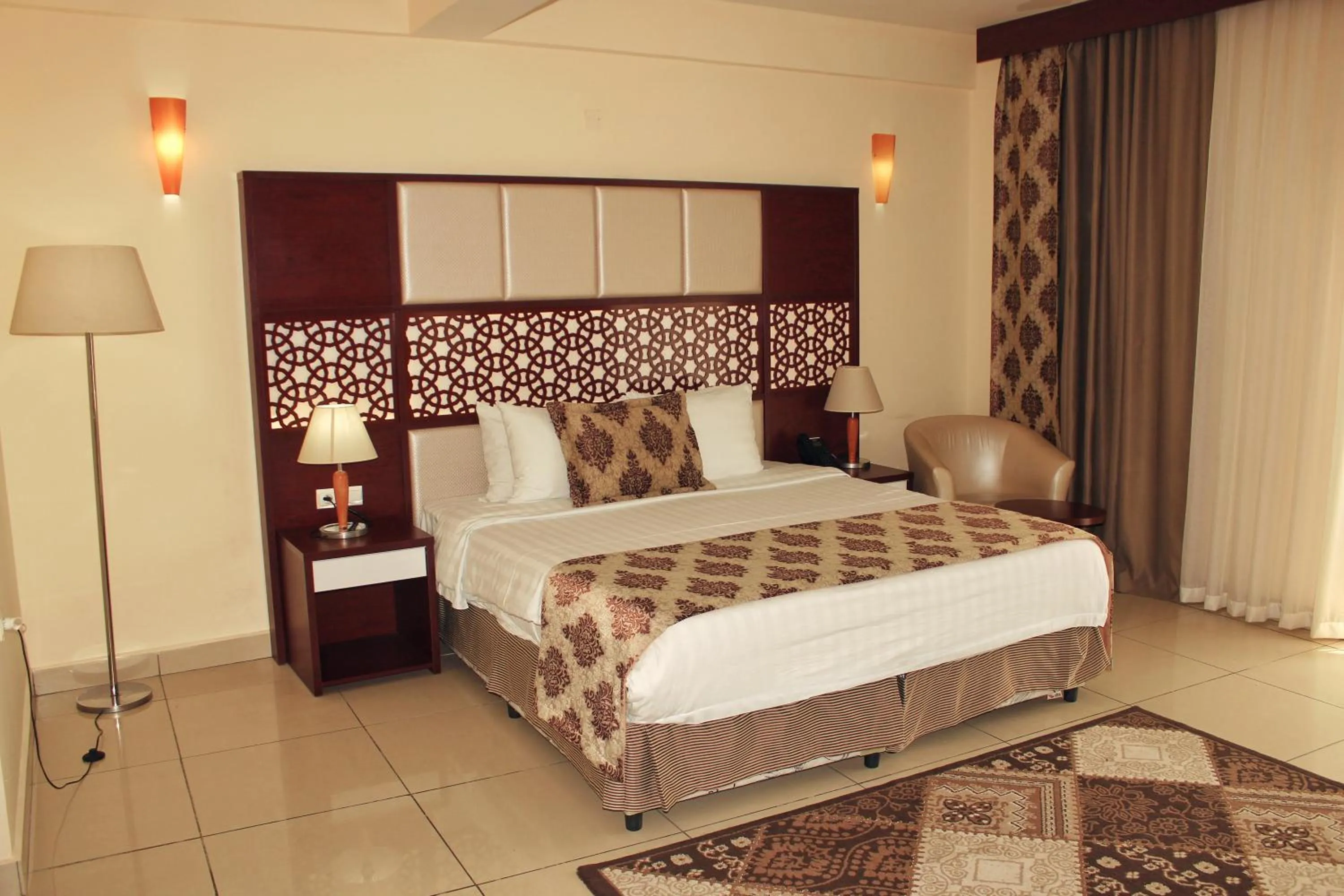 Photo of the whole room, Bed in Atlantic Hotel