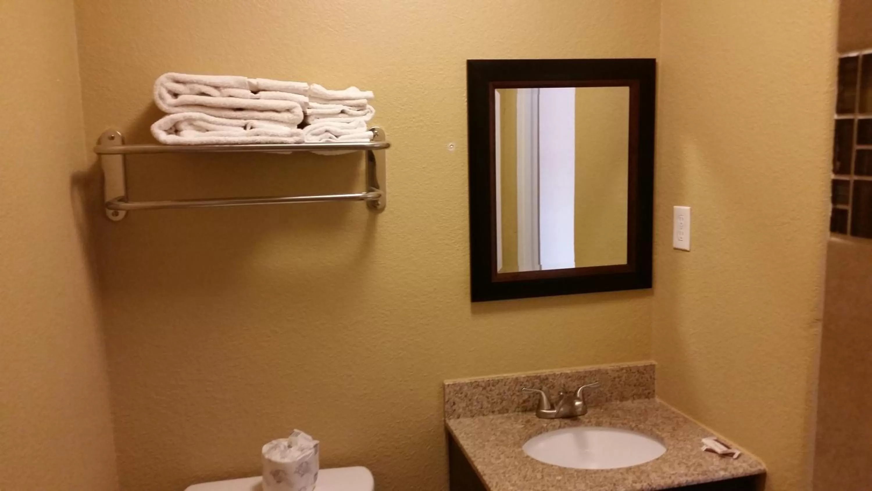 Bathroom in Travel Inn Snyder