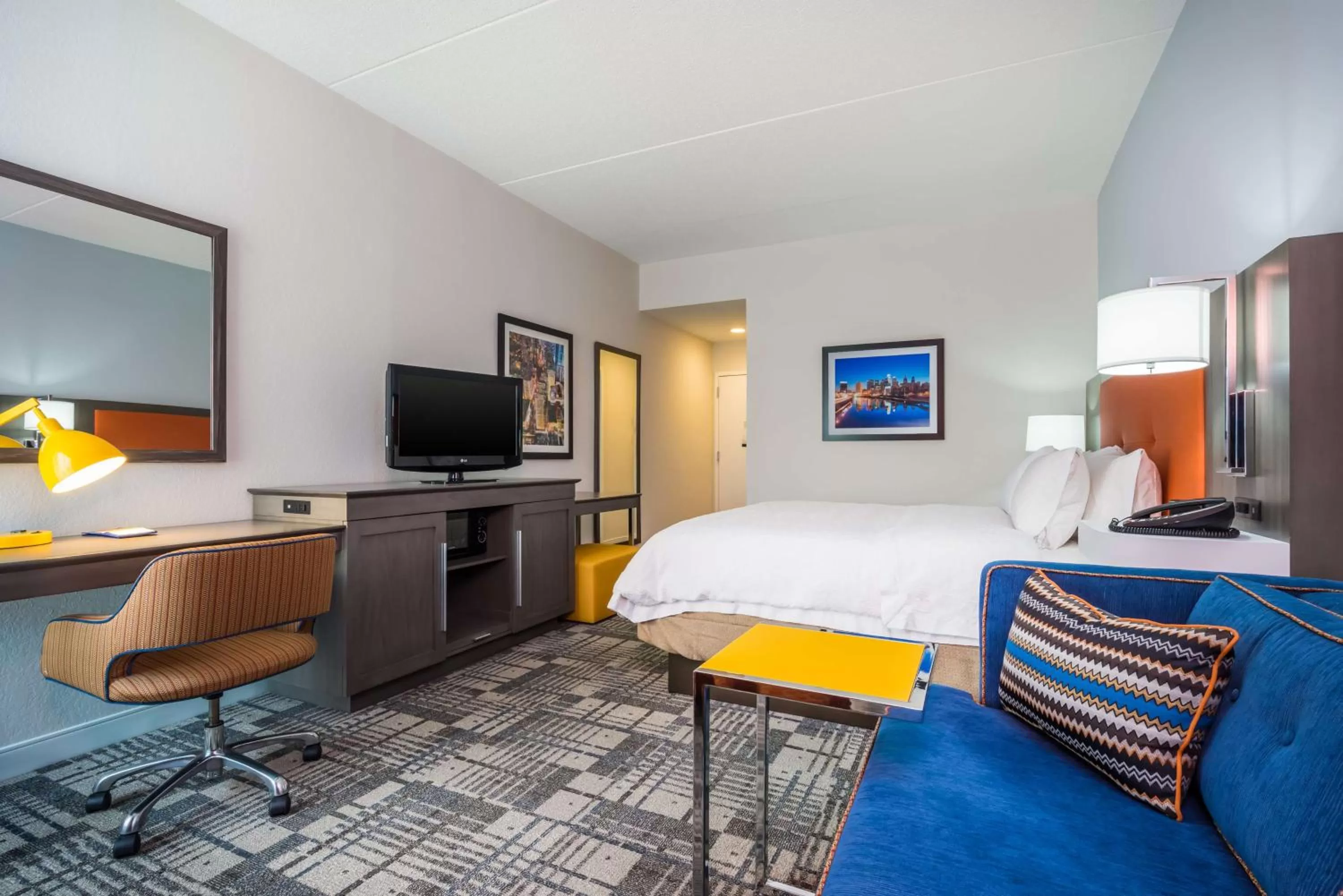 Bedroom, Bed in Hampton Inn Plymouth Meeting