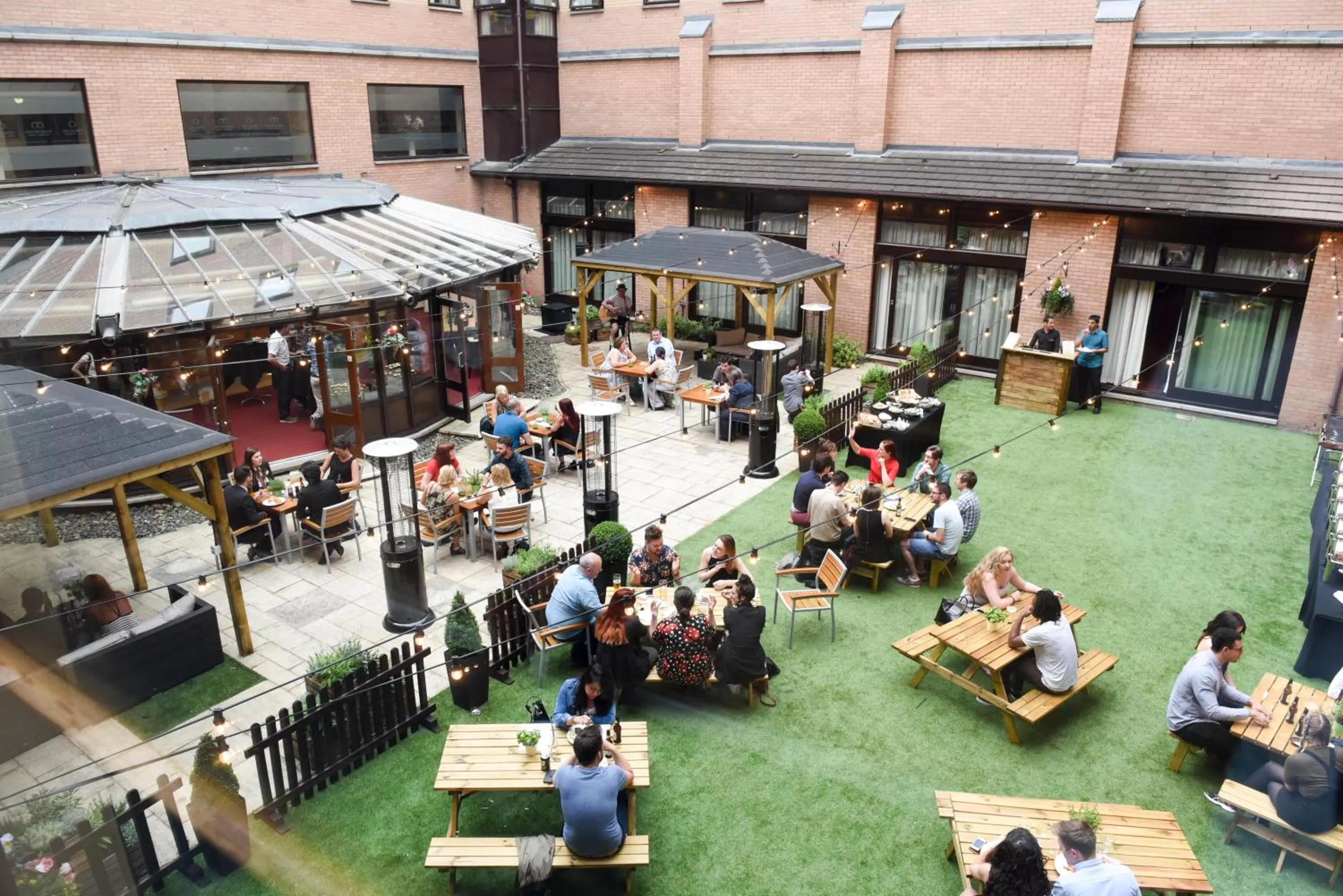 Restaurant/places to eat in Pendulum Hotel