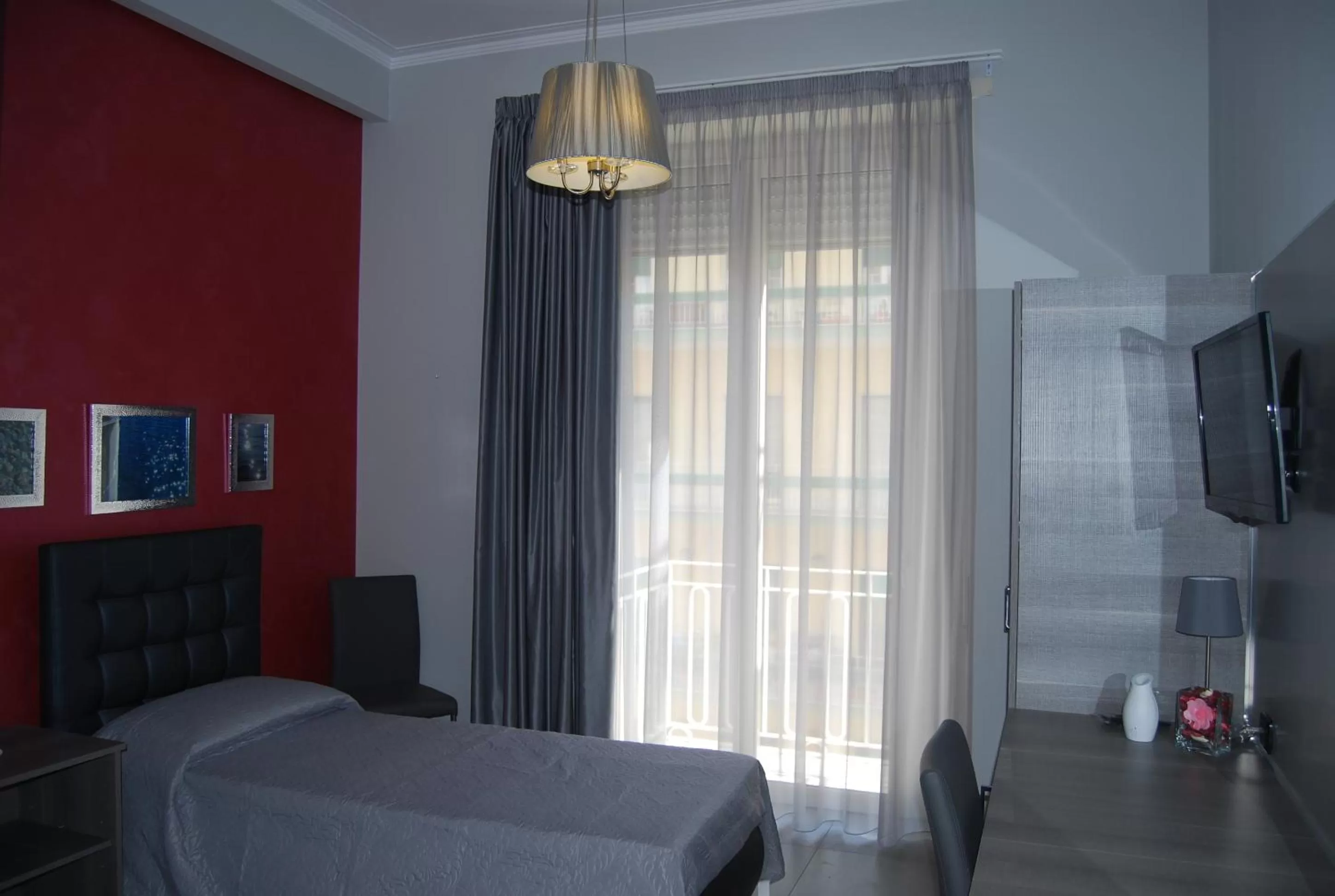 Photo of the whole room, Bed in La Dimora