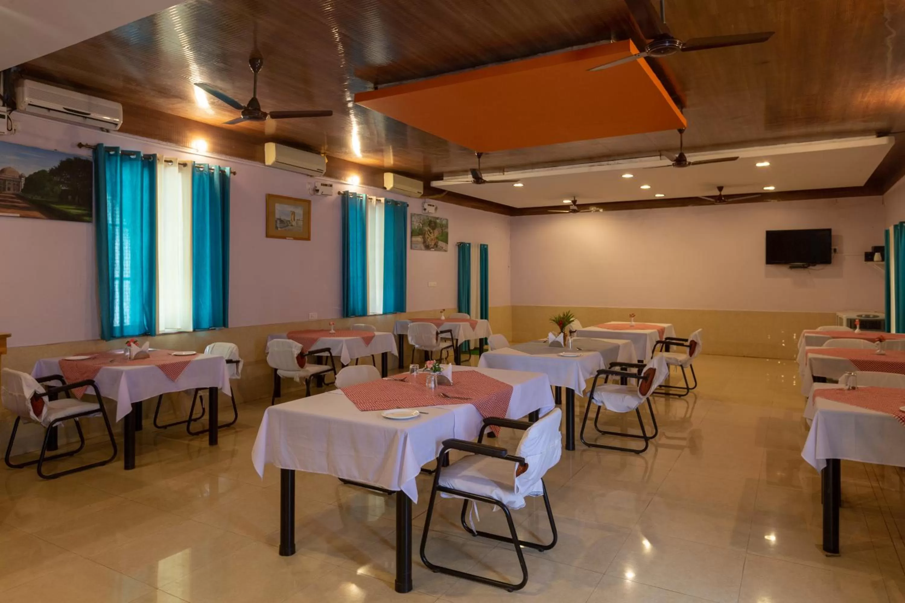 Restaurant/Places to Eat in KSTDC Hotel Mayura Bhuvaneshwari Kamalapur