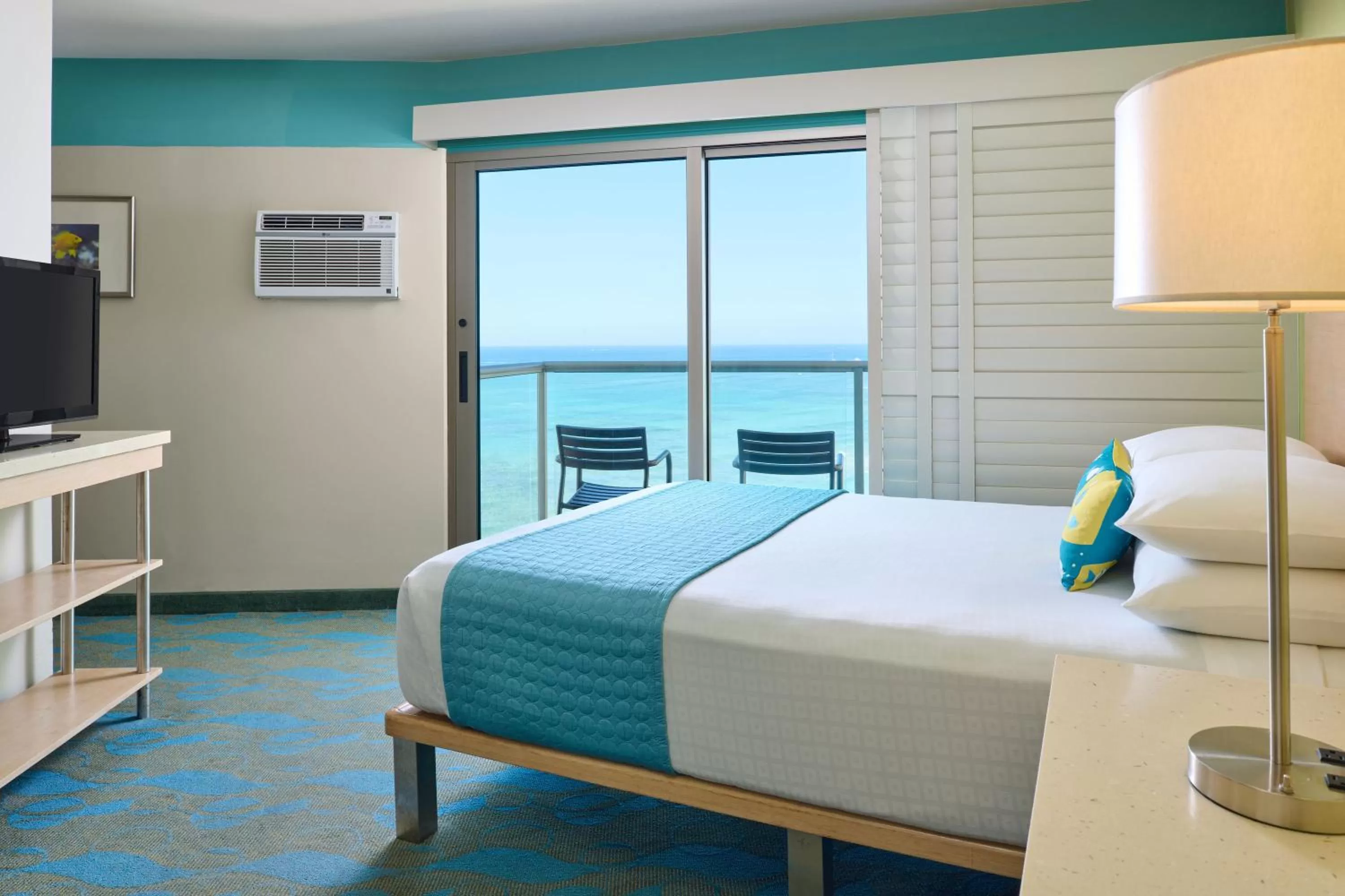 Bed in Waikiki Circle Hotel by Castle