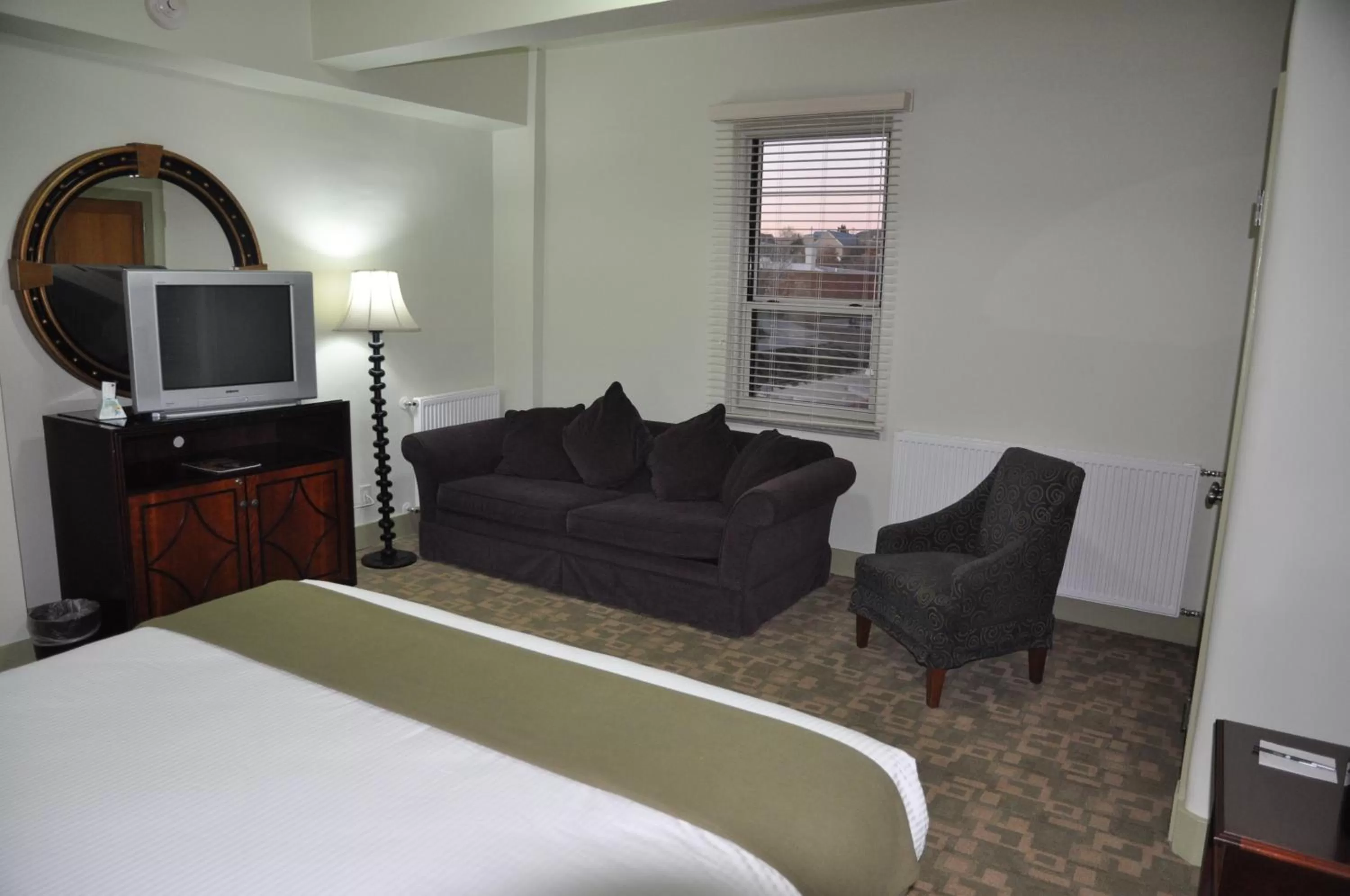 Bed in The Murray Hotel