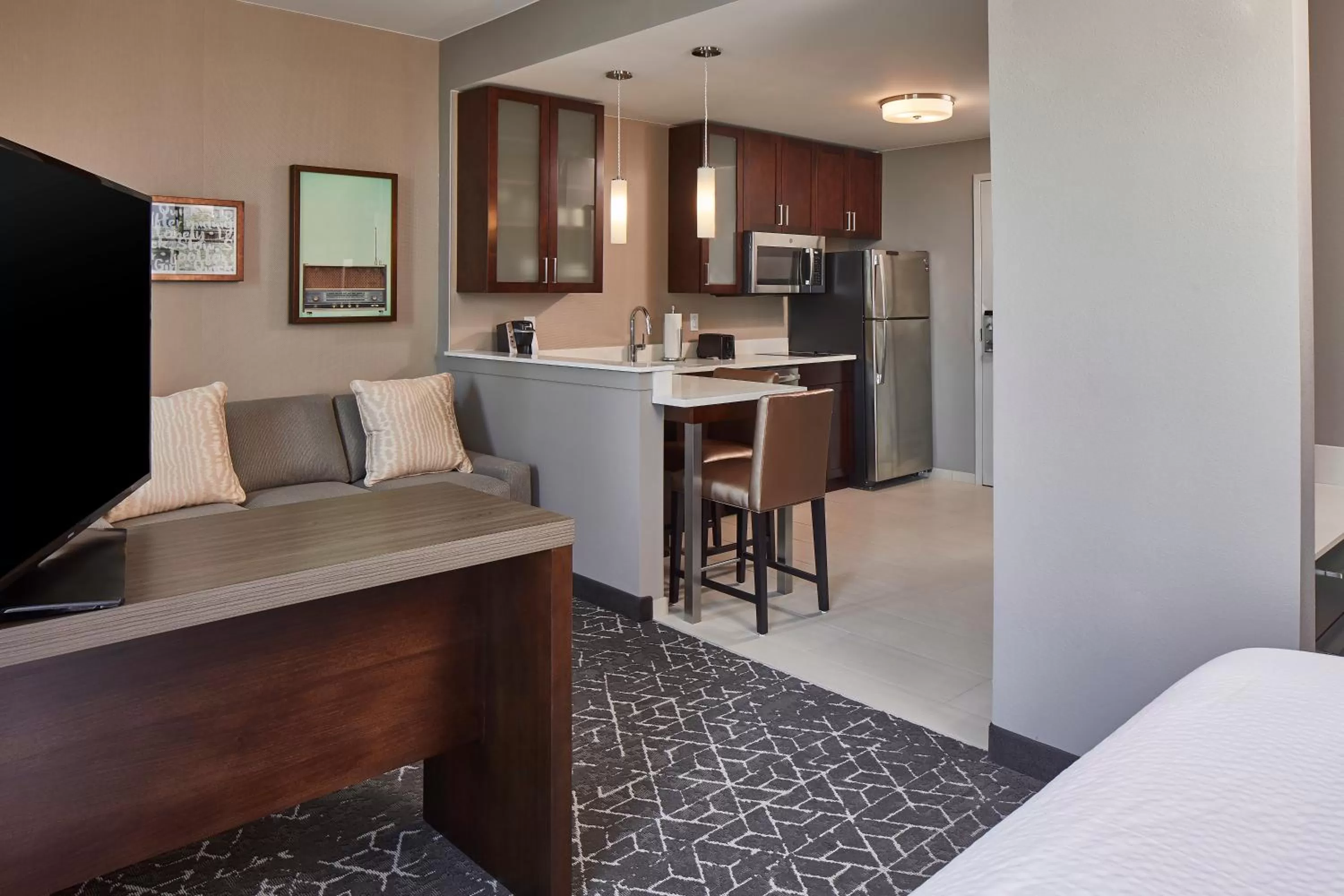 Kitchen or kitchenette, Bed in Residence Inn by Marriott Nashville Downtown/Convention Center
