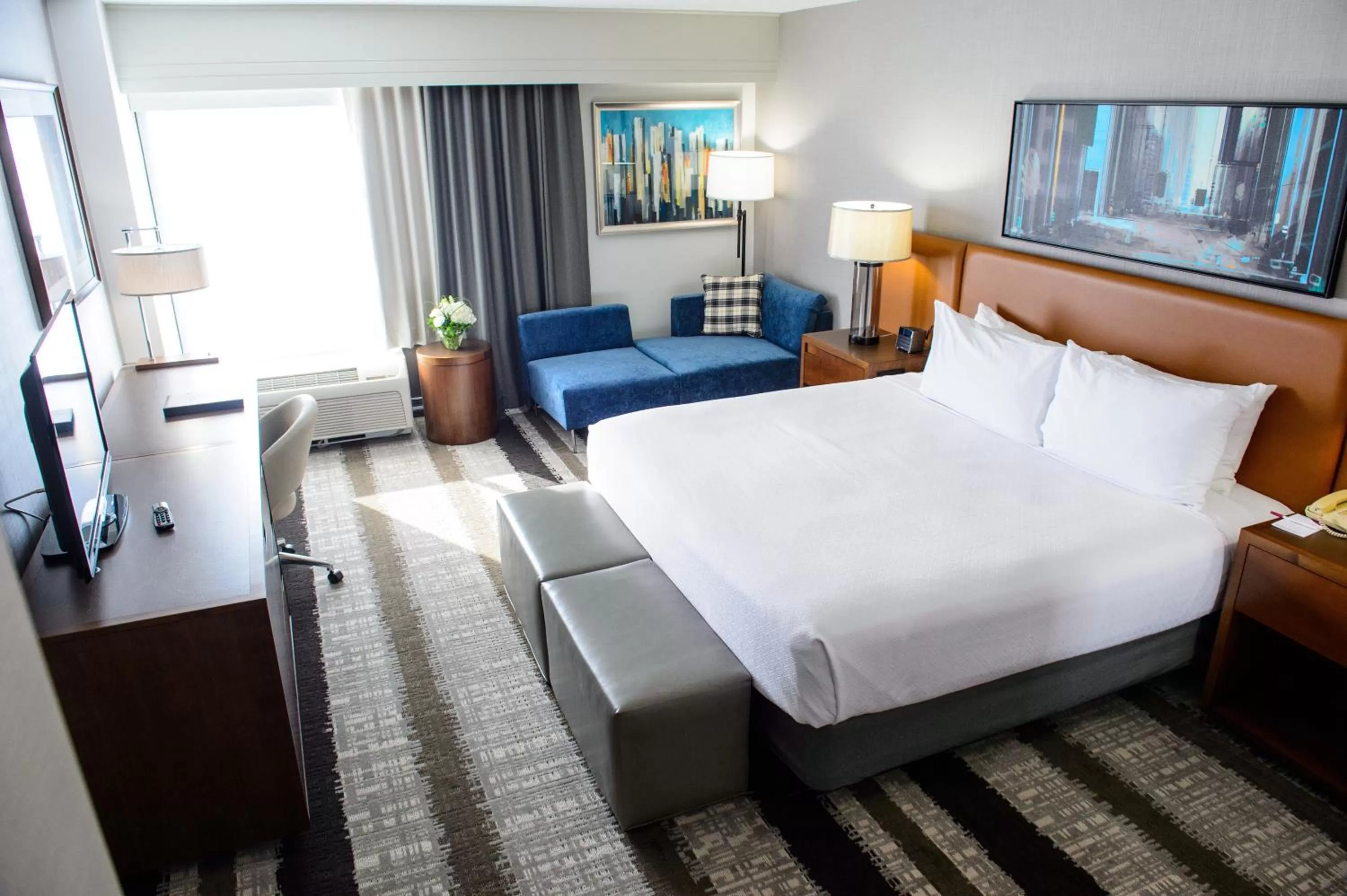 Photo of the whole room, Bed in Crowne Plaza Dulles Airport by IHG