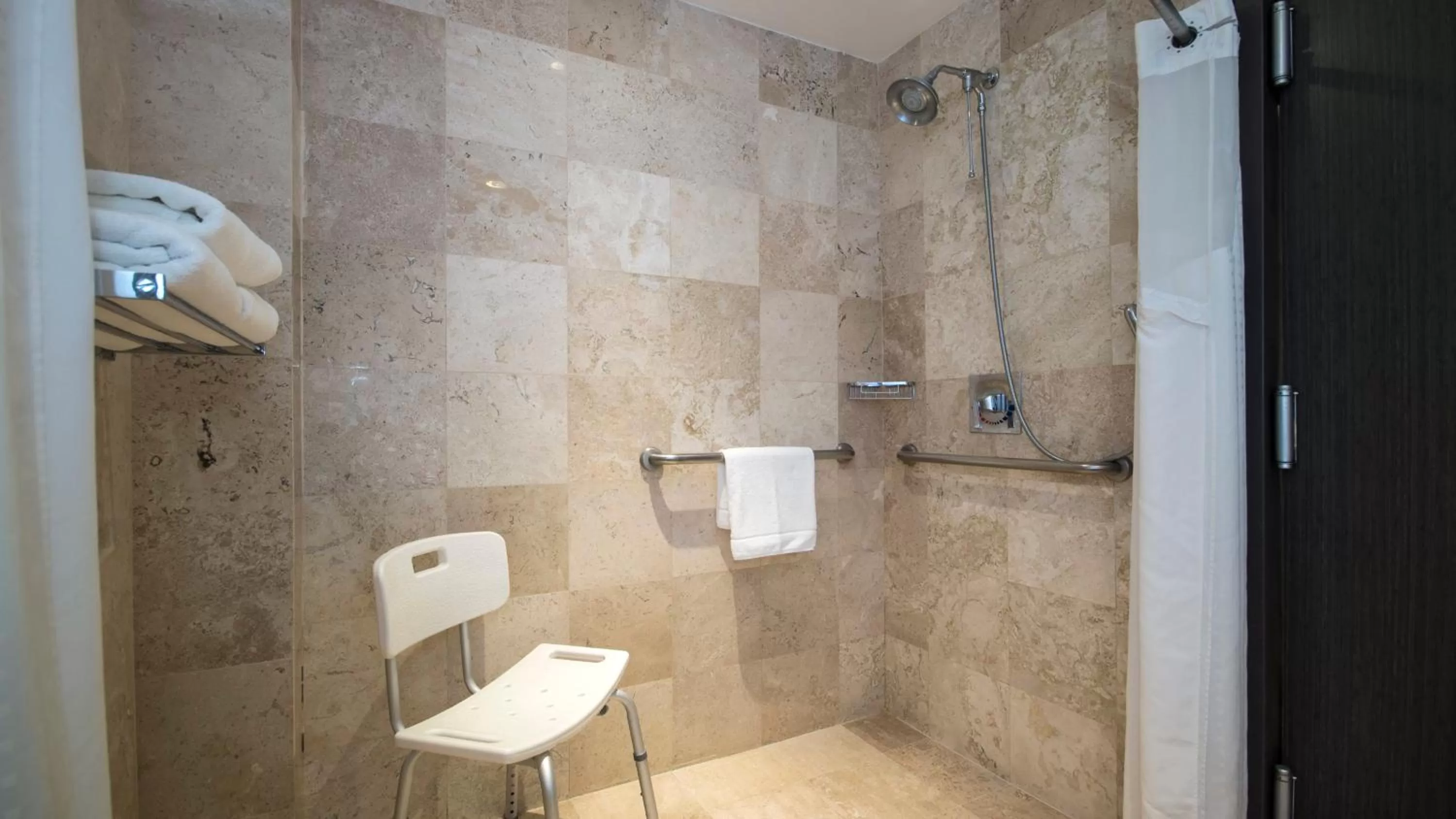 Bathroom in Holiday Inn Express & Suites Queretaro by IHG