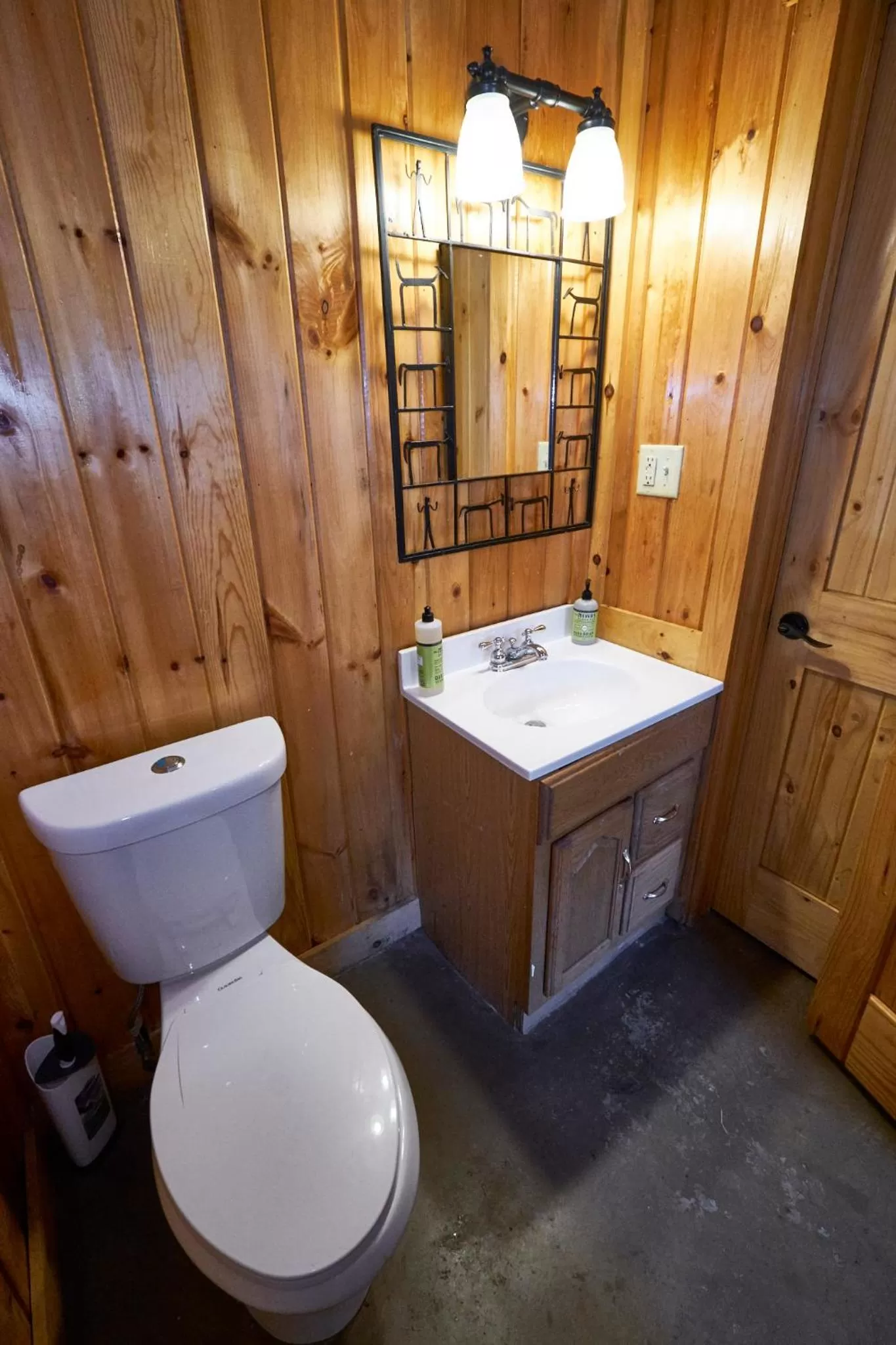 Bathroom in Creekwalk Inn Bed and Breakfast with Cabins