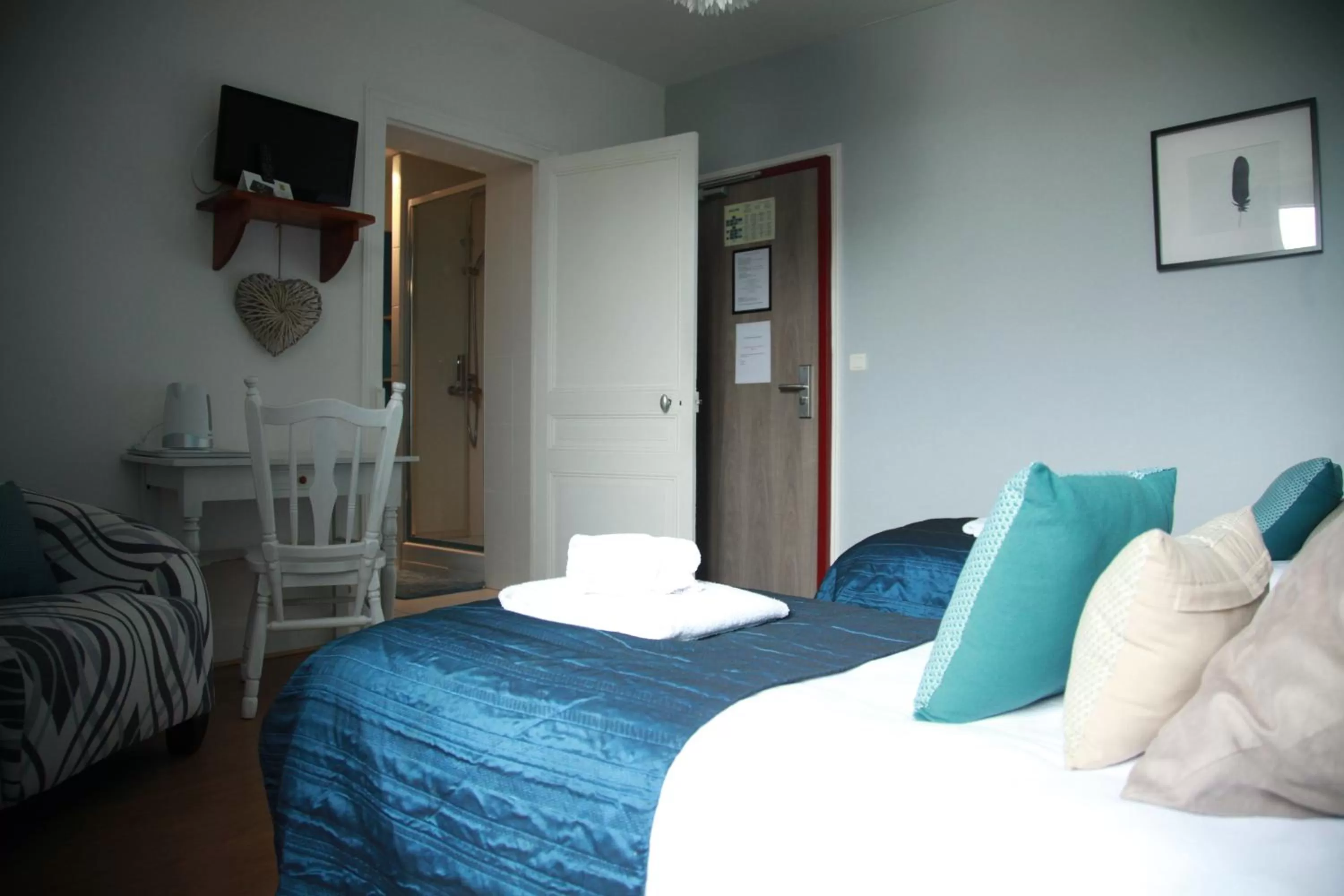 Photo of the whole room, Bed in HOTEL BELLEVUE