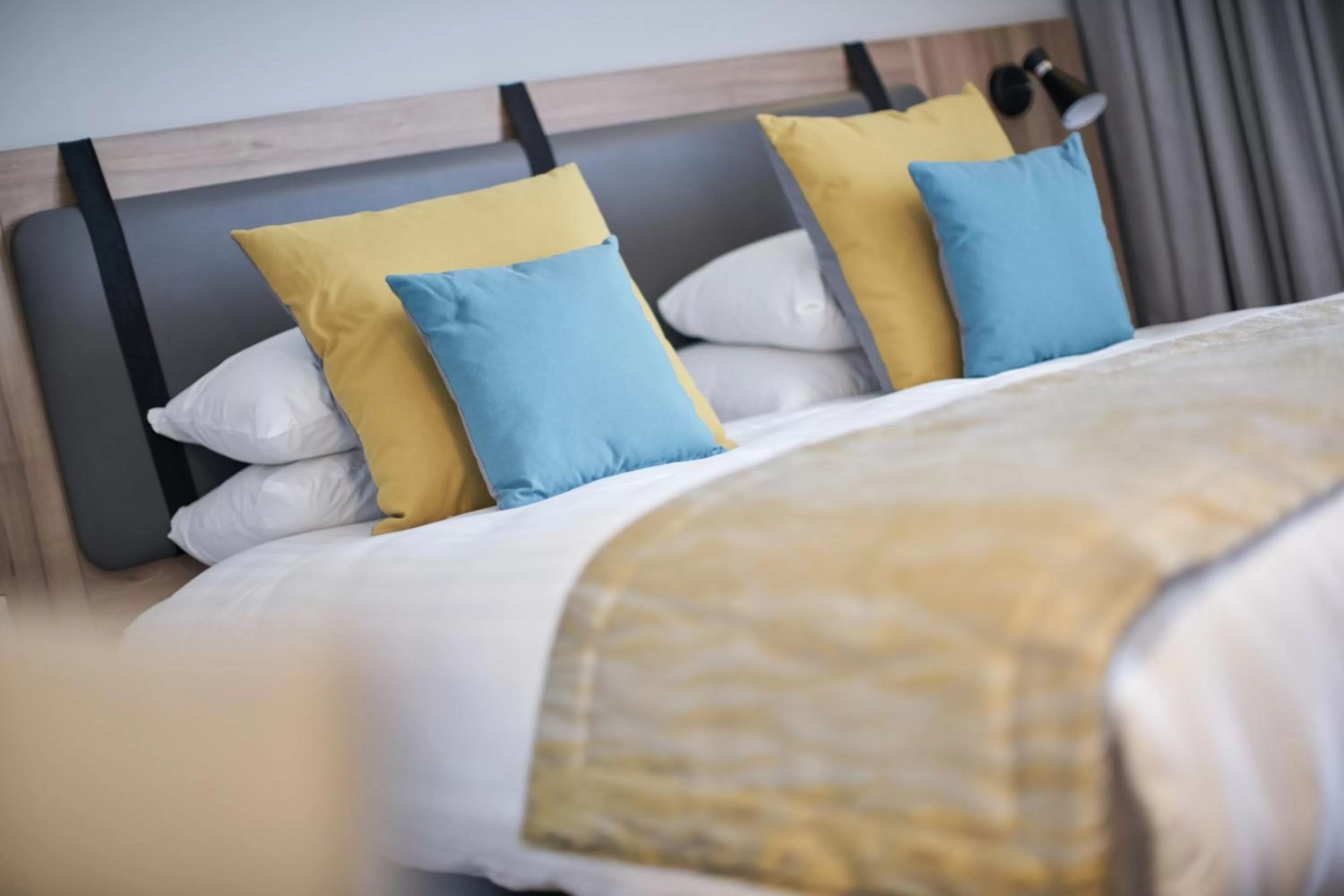 Bed in Mercure Newcastle George Washington Hotel Golf & Spa