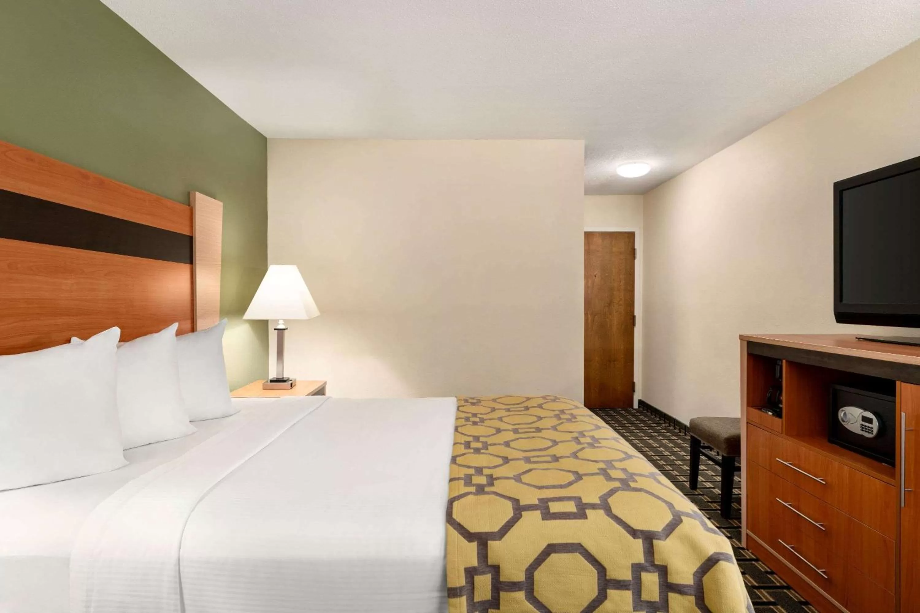 Photo of the whole room, Bed in Baymont by Wyndham North Dartmouth Fall River