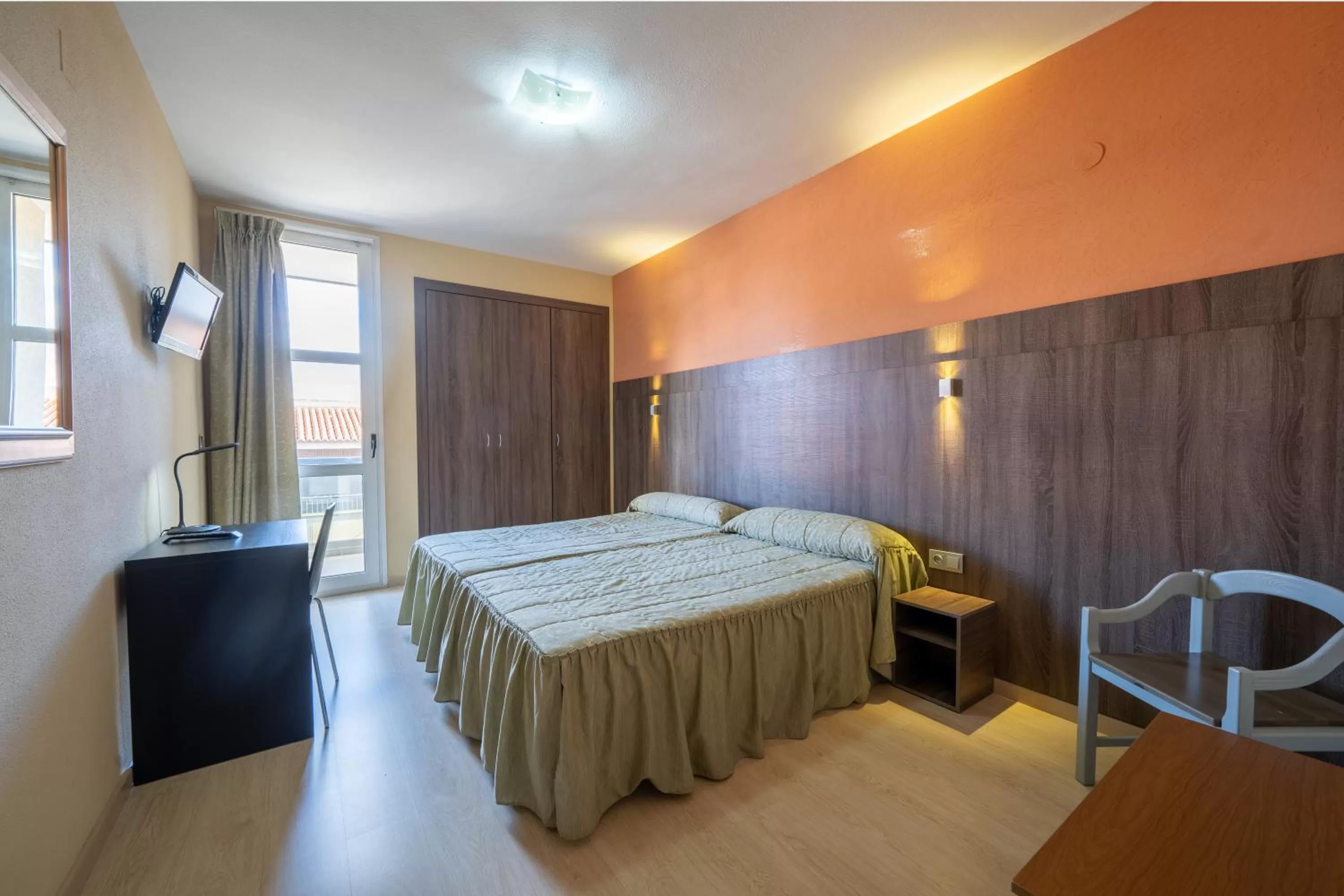 Photo of the whole room, Bed in Hotel Monreal Jumilla