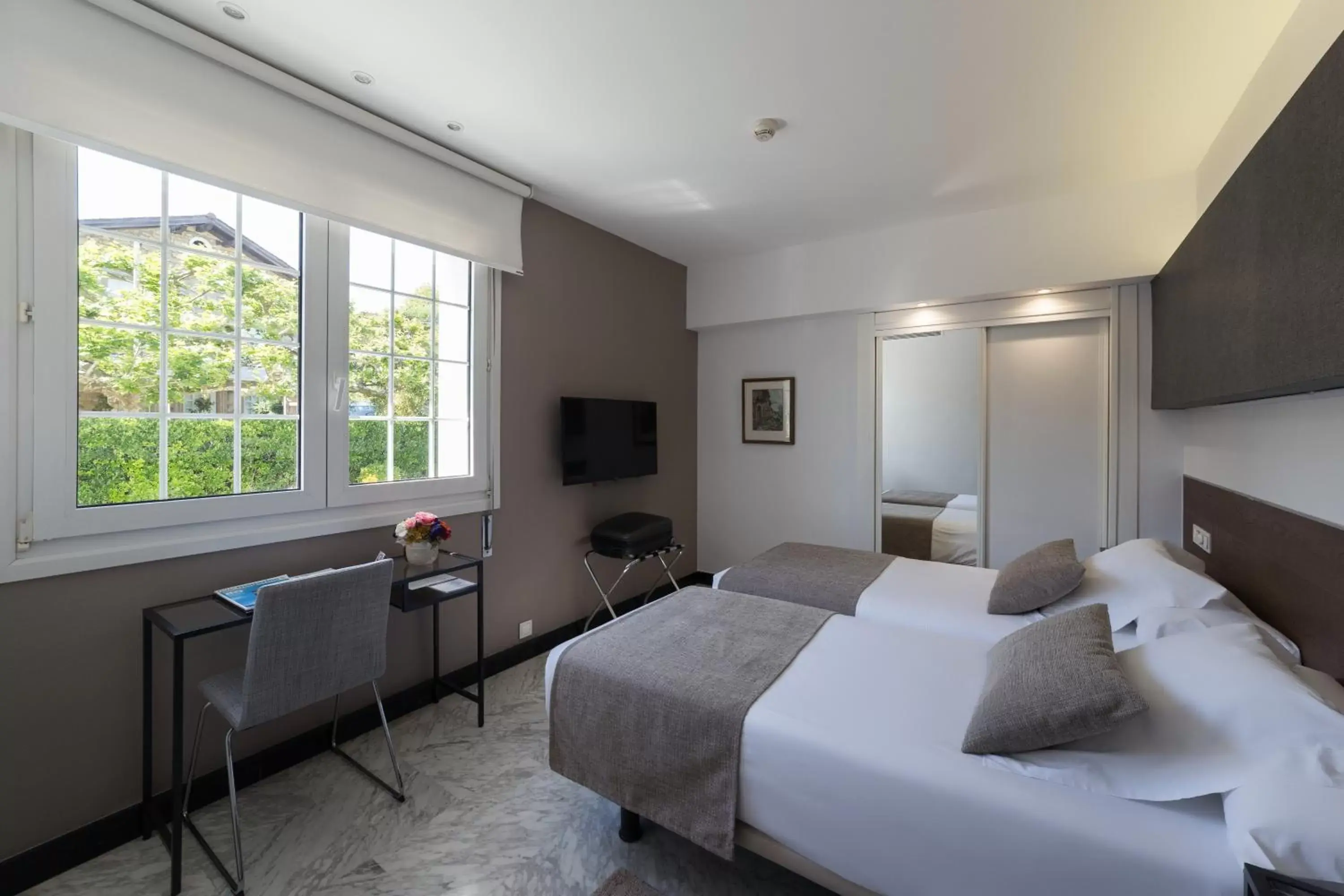 Twin Room in Hotel Avenida Twin Room in Hotel Avenida