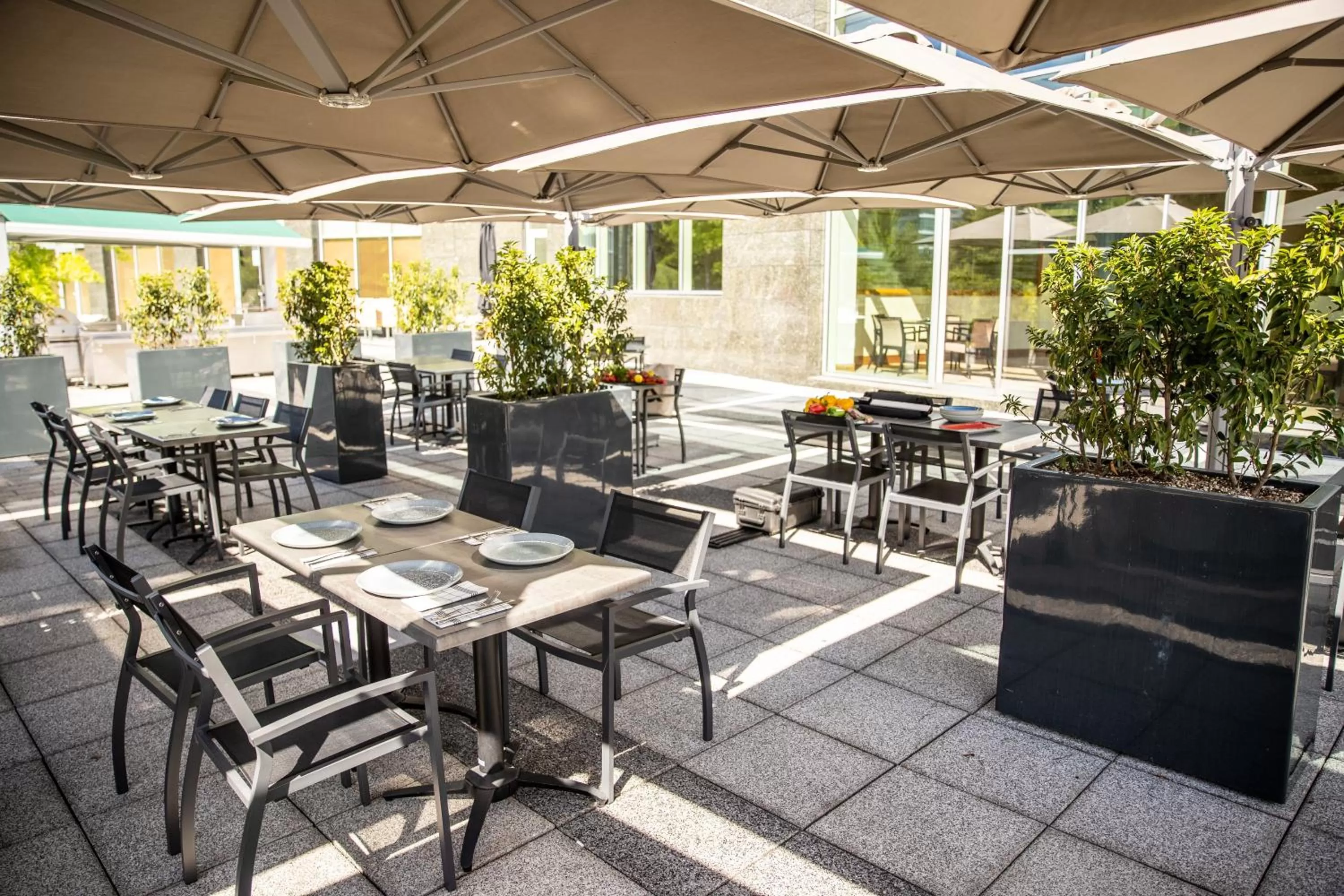 Restaurant/places to eat in Crowne Plaza Brussels Airport by IHG