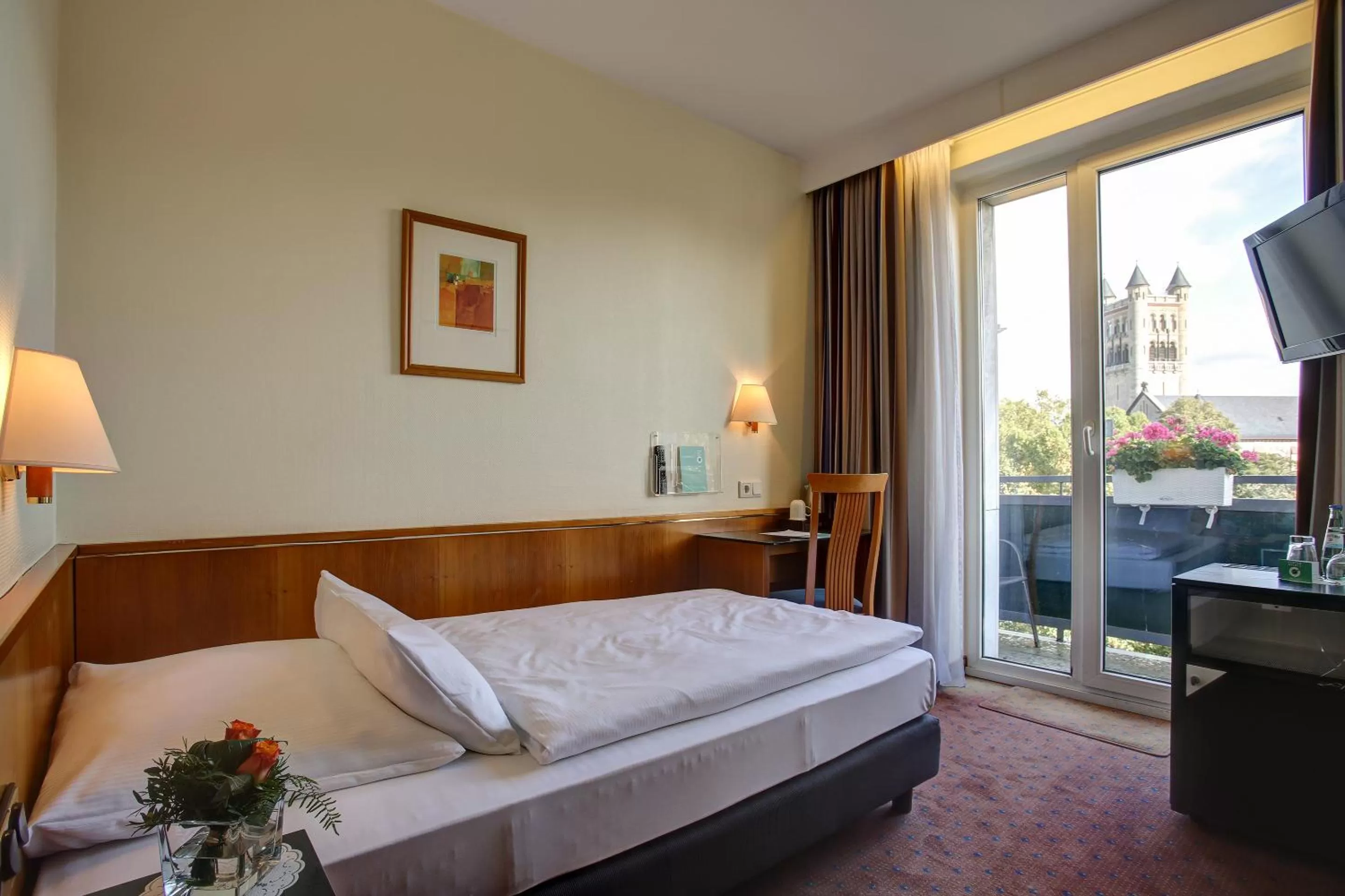 Photo of the whole room, Bed in Trip Inn Hotel Esplanade, Düsseldorf