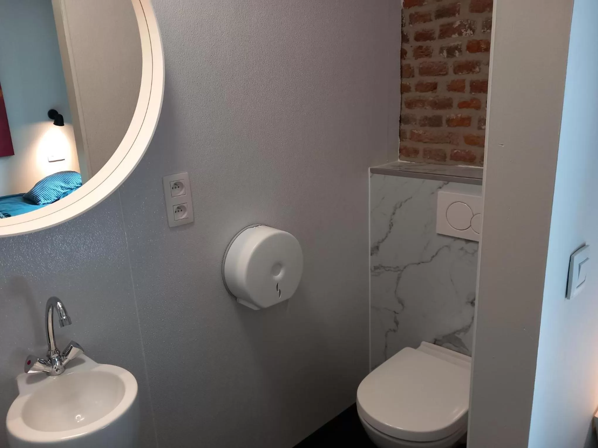 Bathroom in Meschermolen, overnachten in de schuur