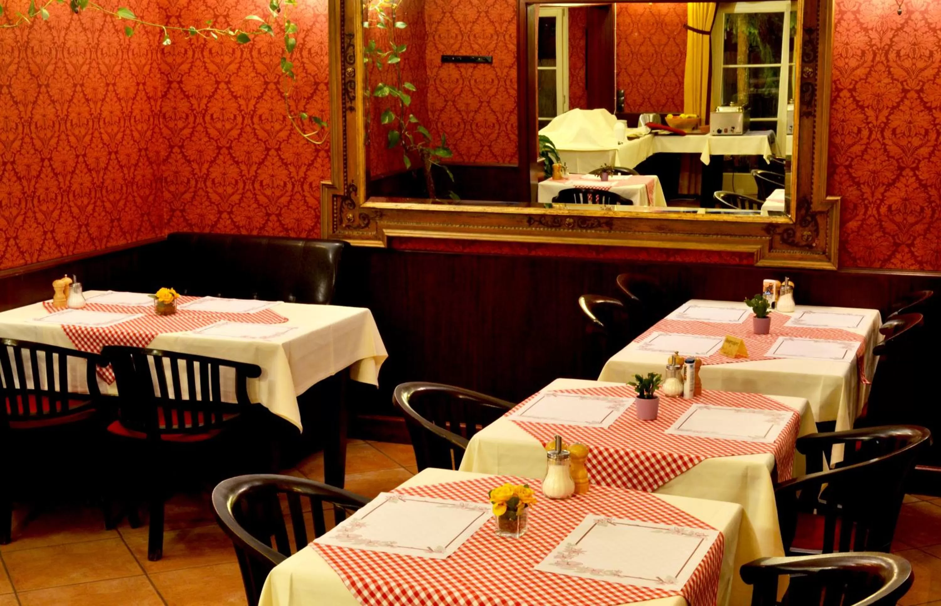 Restaurant/places to eat in Hotel Athos