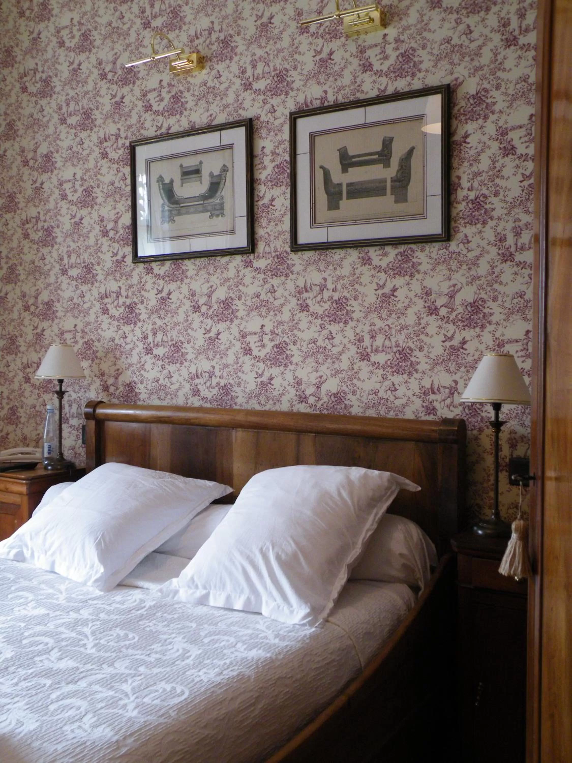 Bed in Hôtel Diderot