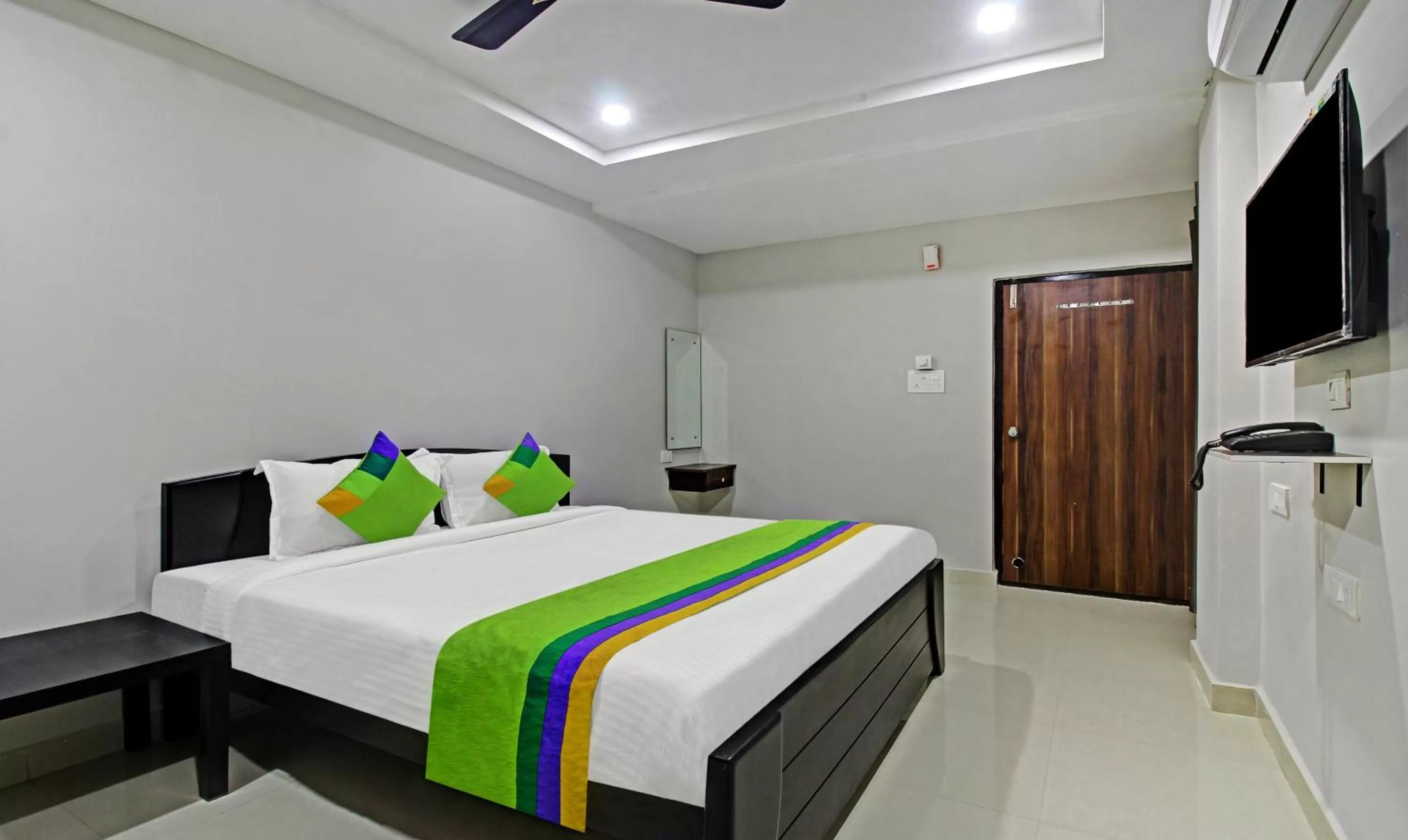 Bedroom, Bed in Itsy Hotels Sunrise Grand, Hitech City
