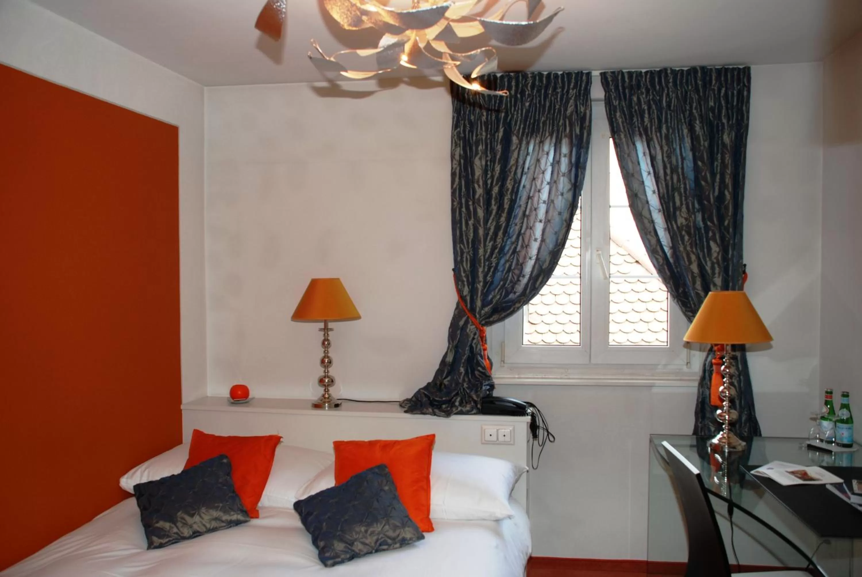 Bed in Hostellerie de Genève