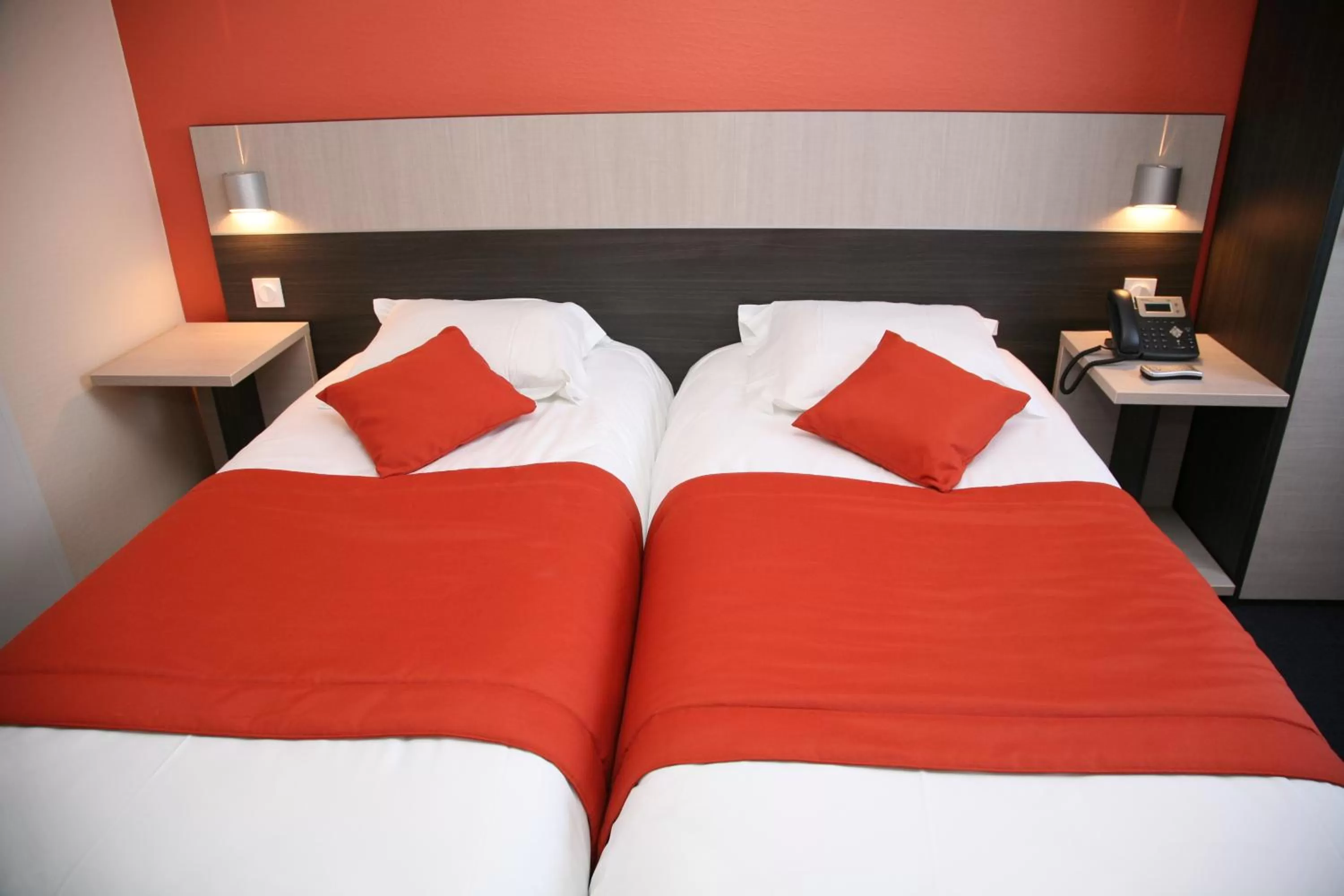 Bed in Logis Hôtel- Restaurant La Renaissance