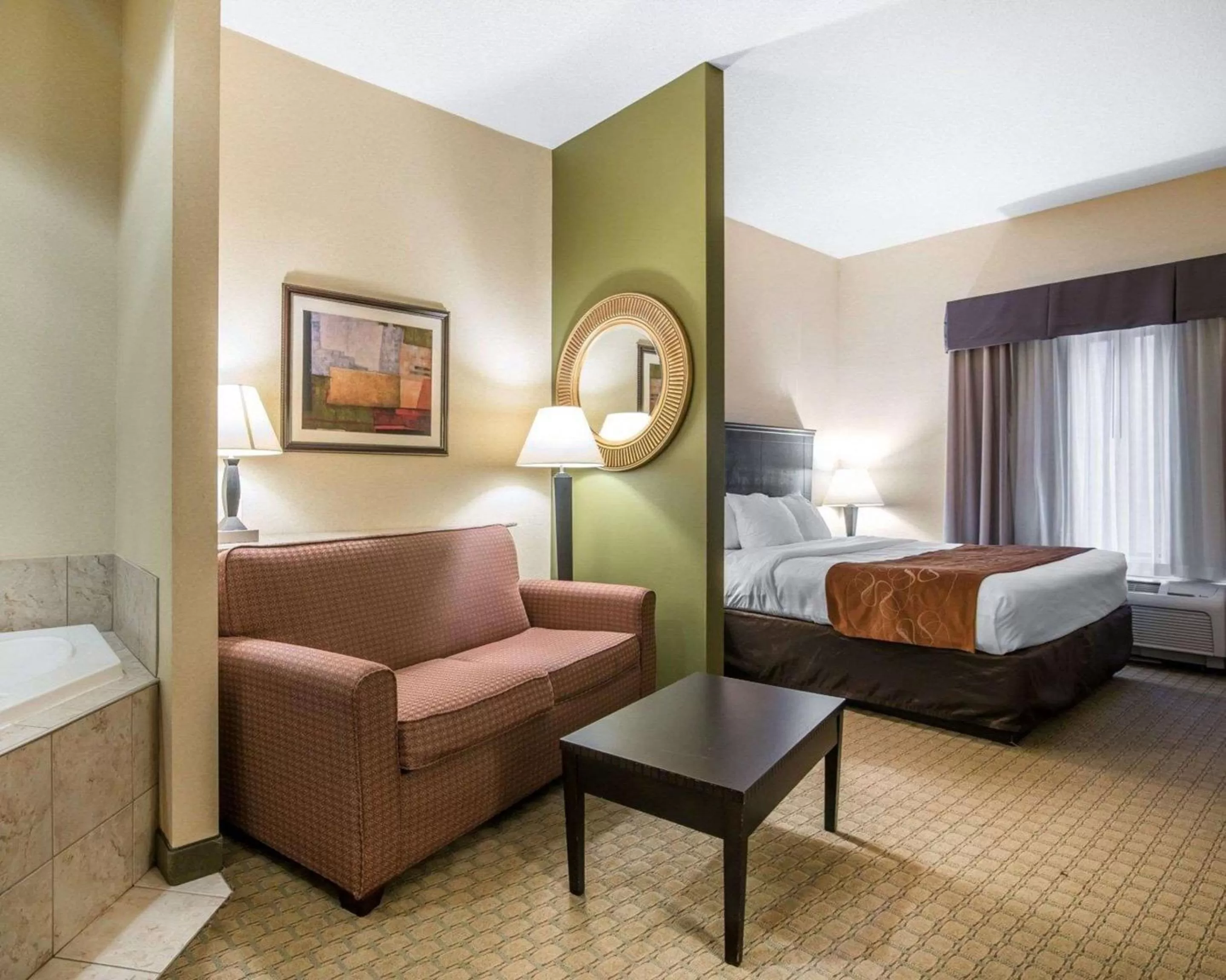 Photo of the whole room in University Inn Vestal