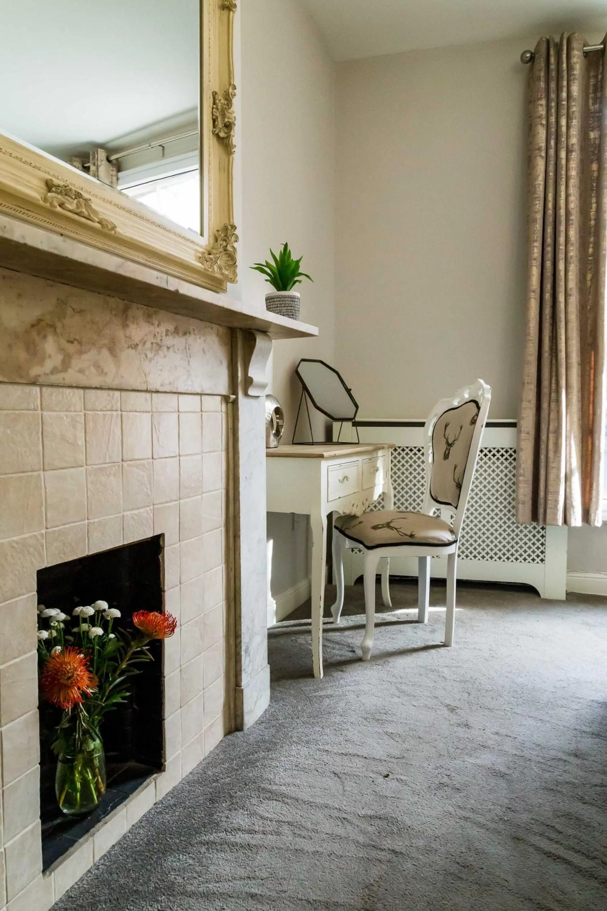 flat iron in Goodramgate Apartments