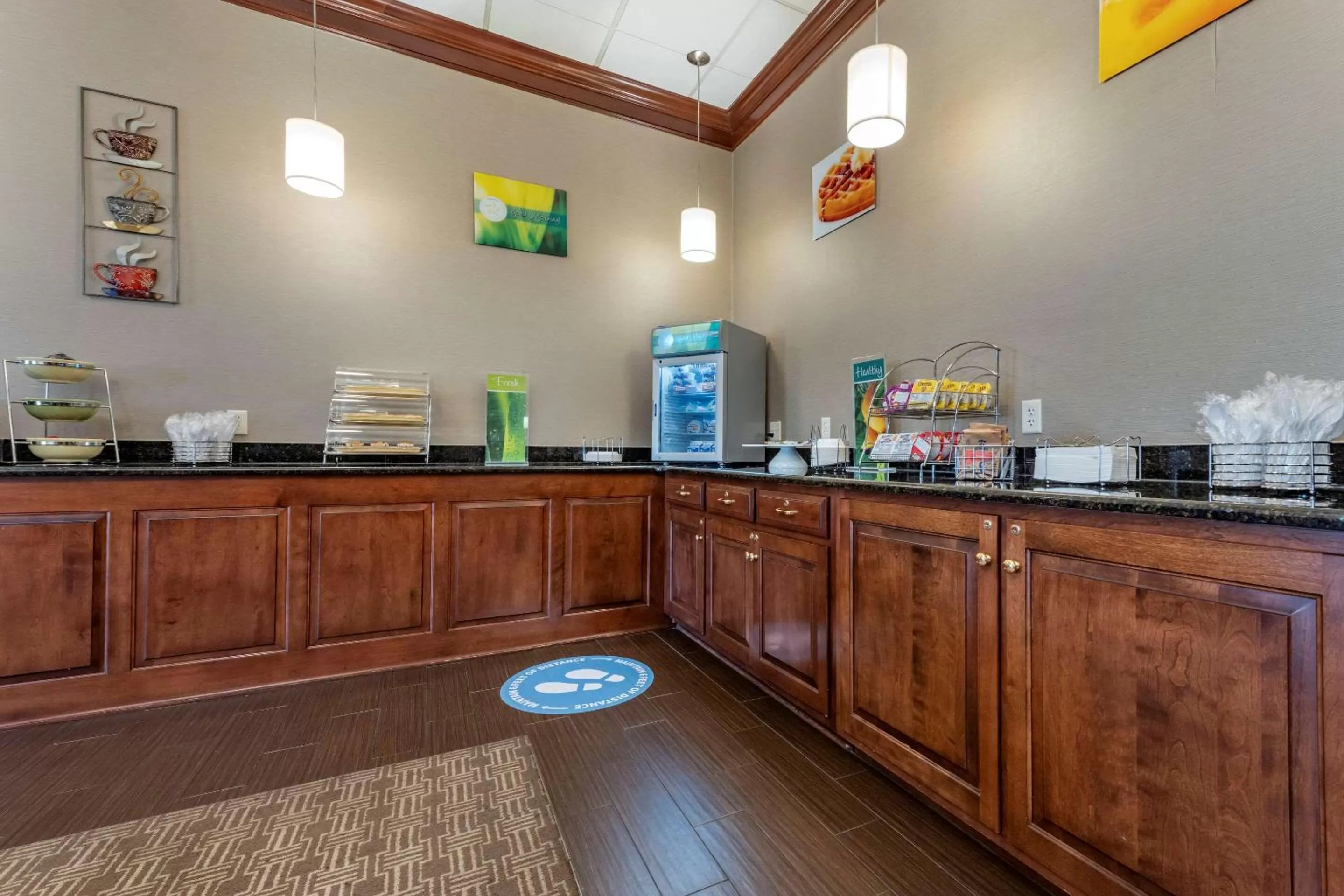 Restaurant/places to eat in Quality Inn Dover